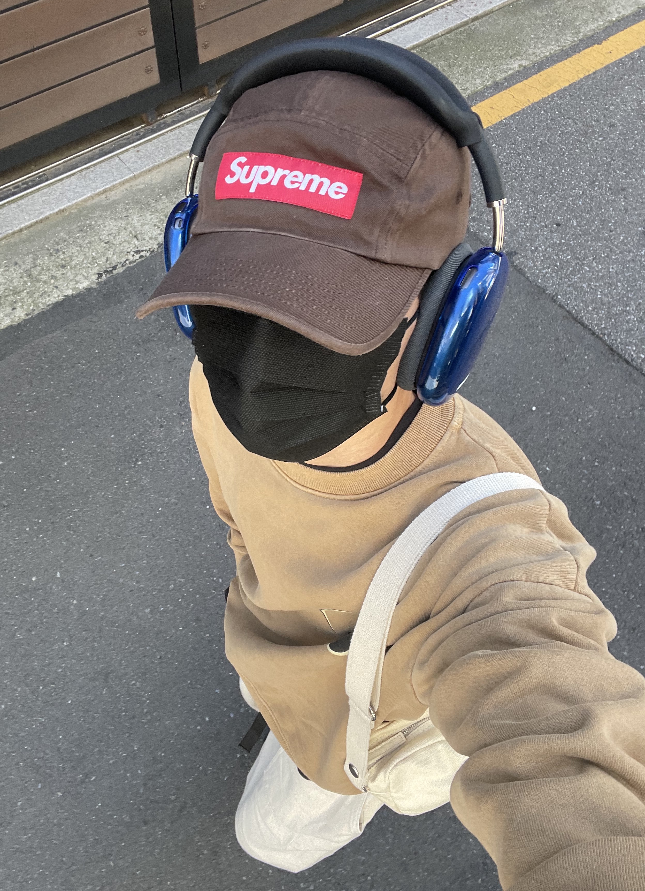 Nike x Supreme Air Force 1 Low Black, Stussy Canvas Side Pouch Natural 착용 스타일 - 1