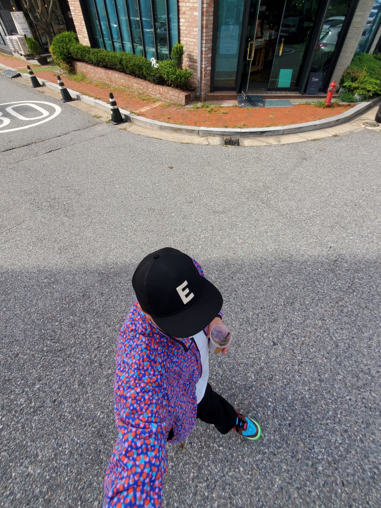 Essentials x New Era E Trucker Cap Black, Nike x Undefeated Air Force 1 Low SP Multi Patent Pink Prime 착용 스타일 - 2