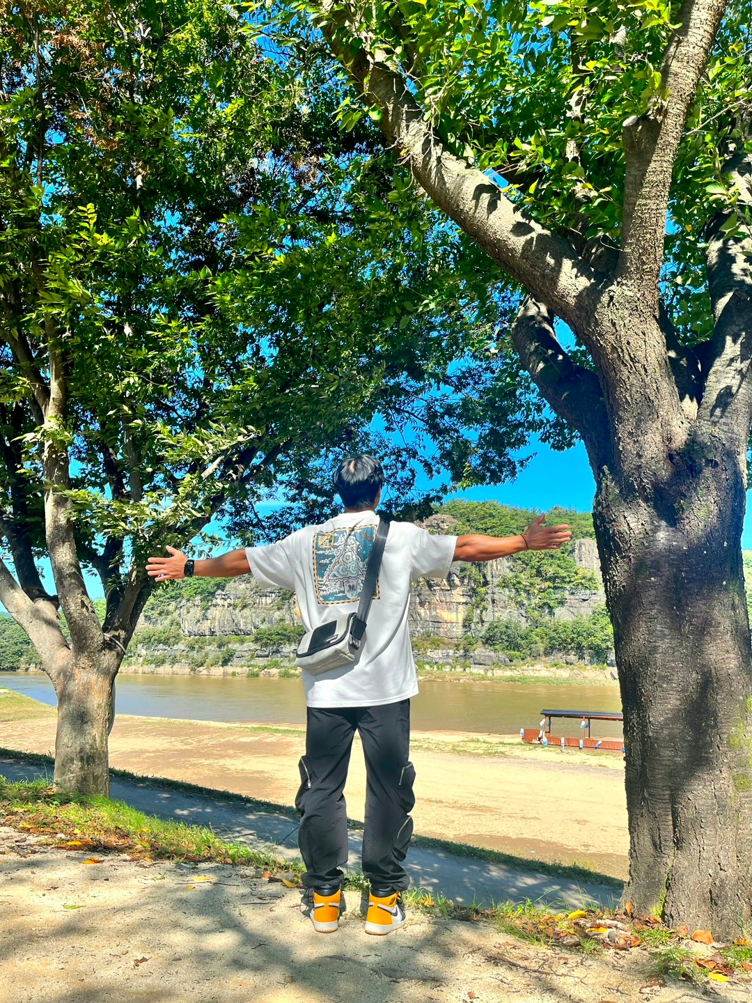Jordan 1 Retro High OG Taxi, Nike ACG Iceland Map T-Shirt Summit White - US/EU 착용 스타일 - 2