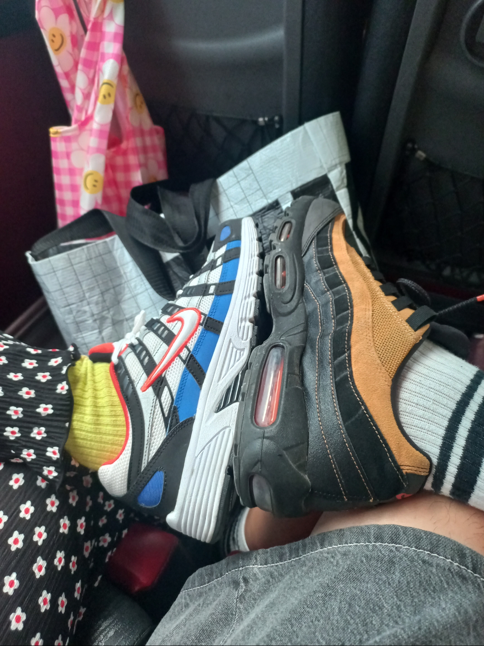 Nike Air Max 95 Black Wheat, Nike P-6000 Black Orange Blue 착용 스타일