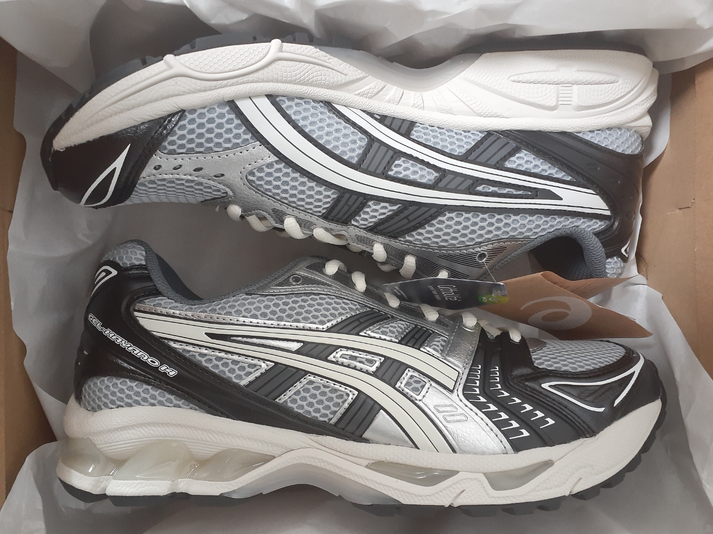 Asics Gel-Kayano 14 Black Glacier Grey 착용 스타일