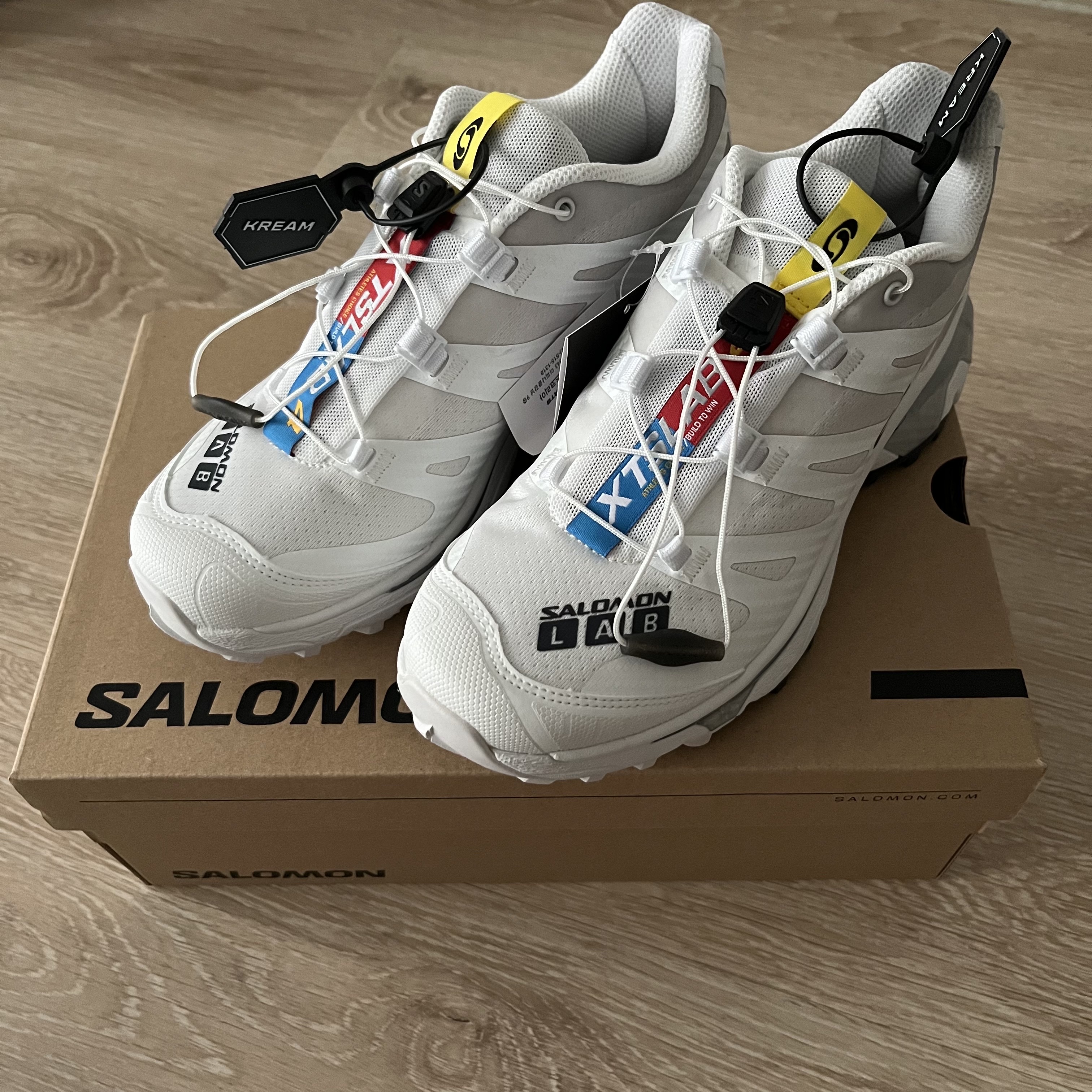 Salomon XT-4 White Lunar Rock 착용 스타일