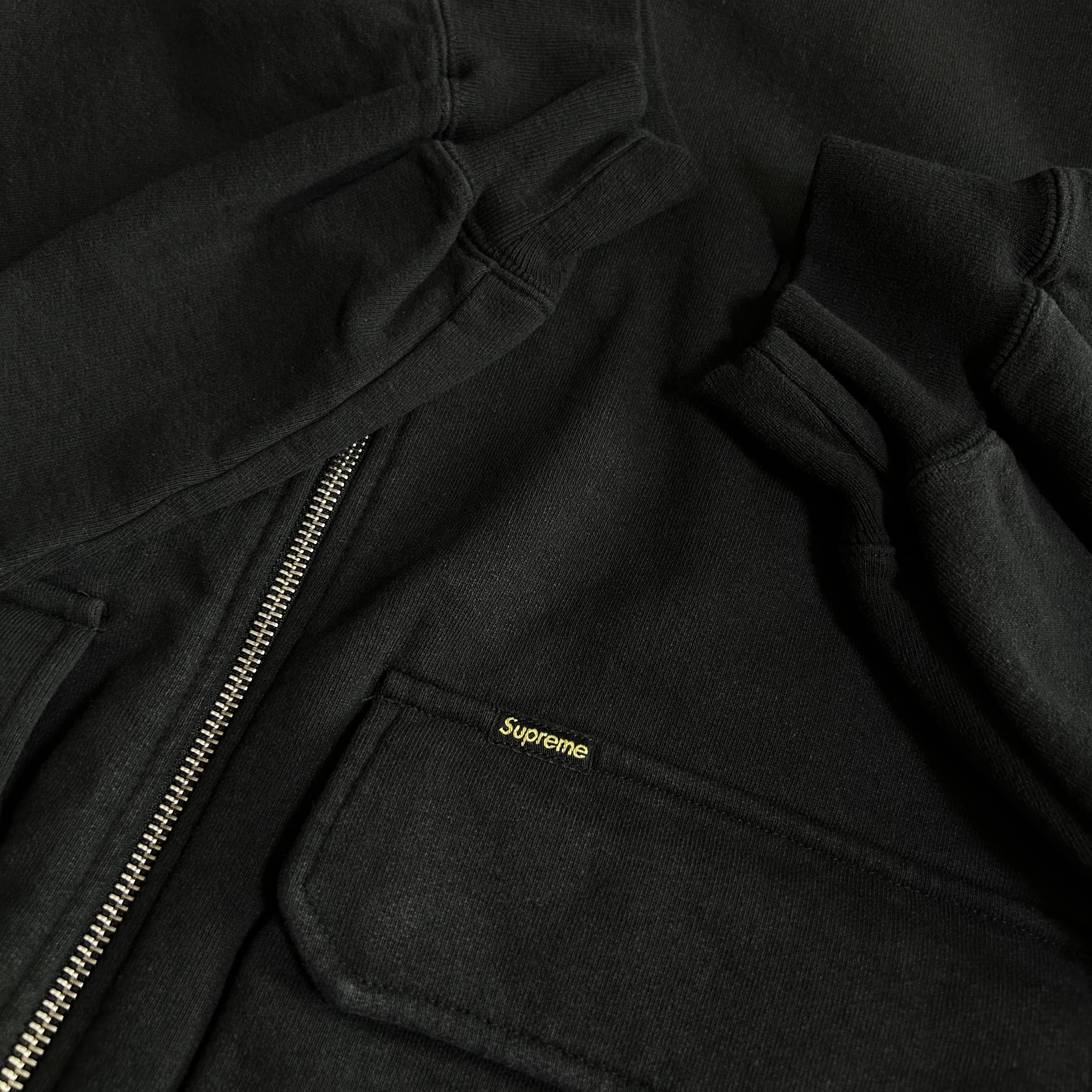 Supreme Cargo Pocket Zip Up Sweatshirt Black - 23FW 착용 스타일 - 1