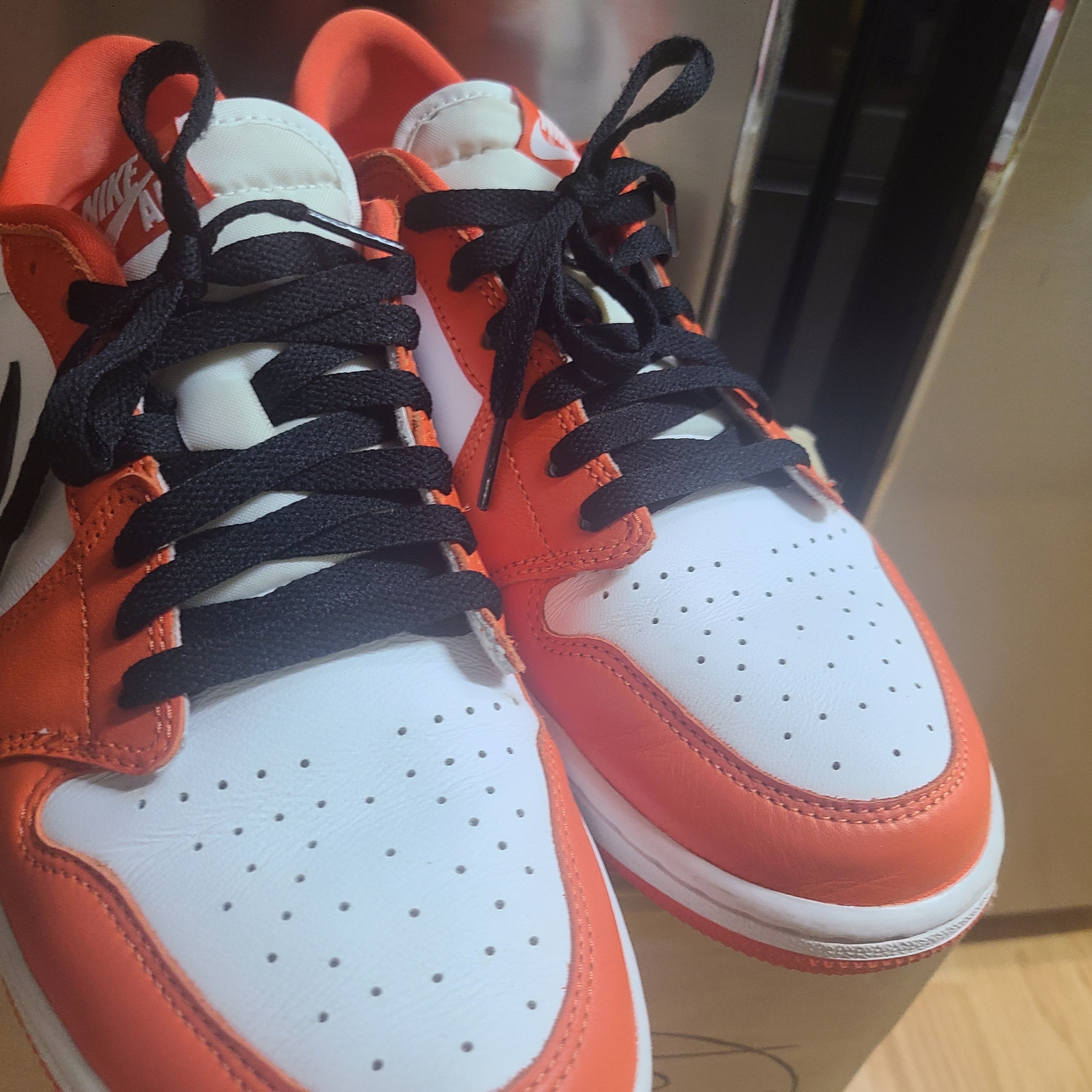 Jordan 1 Low OG Starfish 착용 스타일