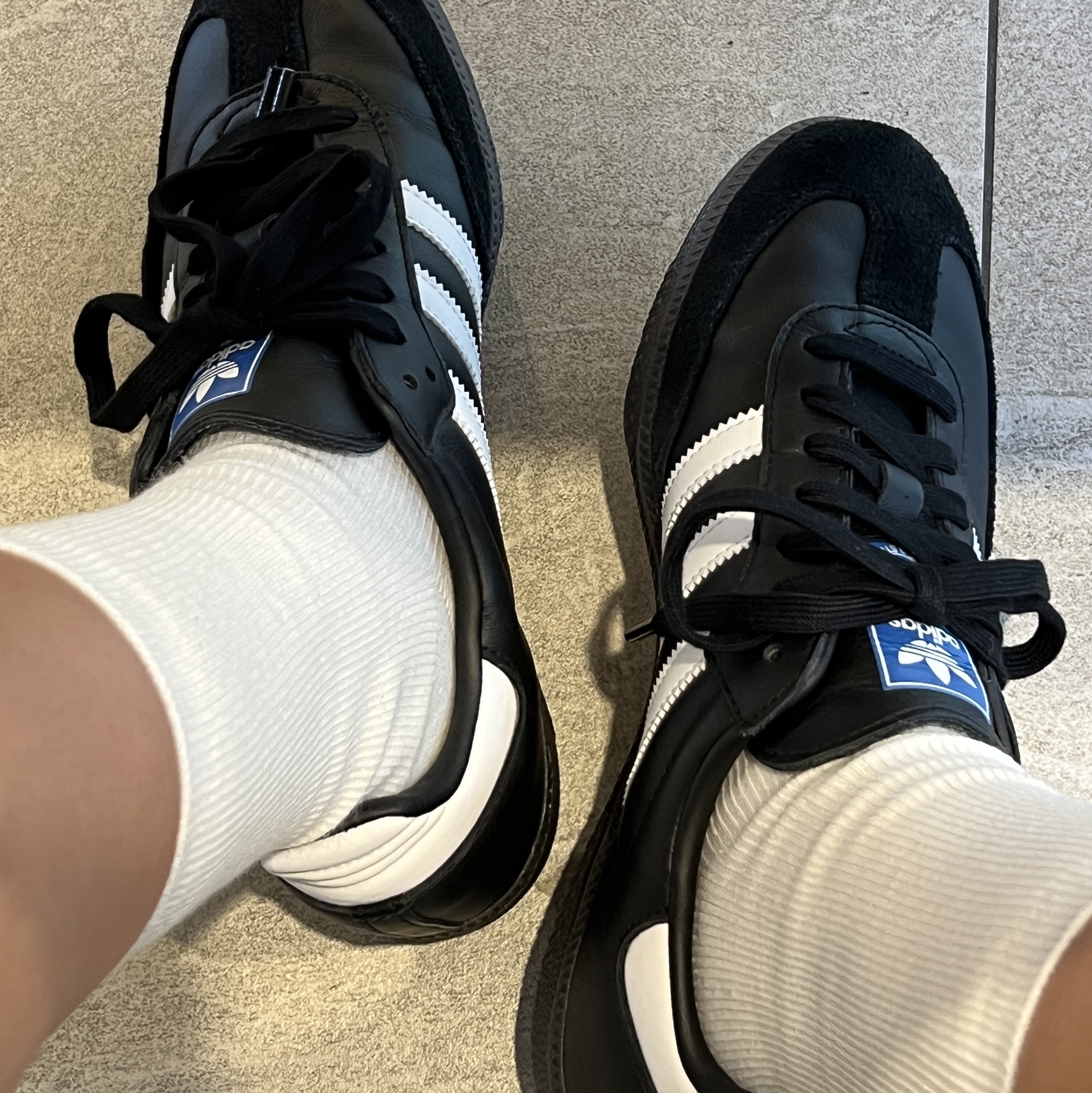 Adidas Samba OG Black White Gum 착용 스타일