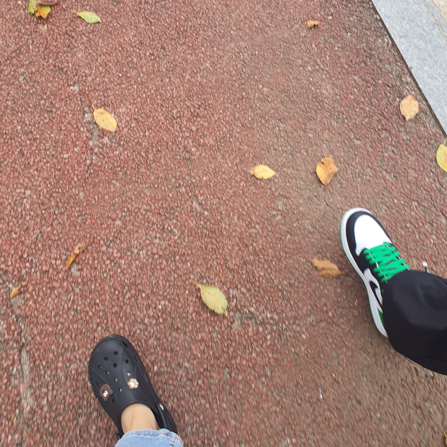 Jordan 1 Retro High OG Black and Lucky Green 착용 스타일 - 3