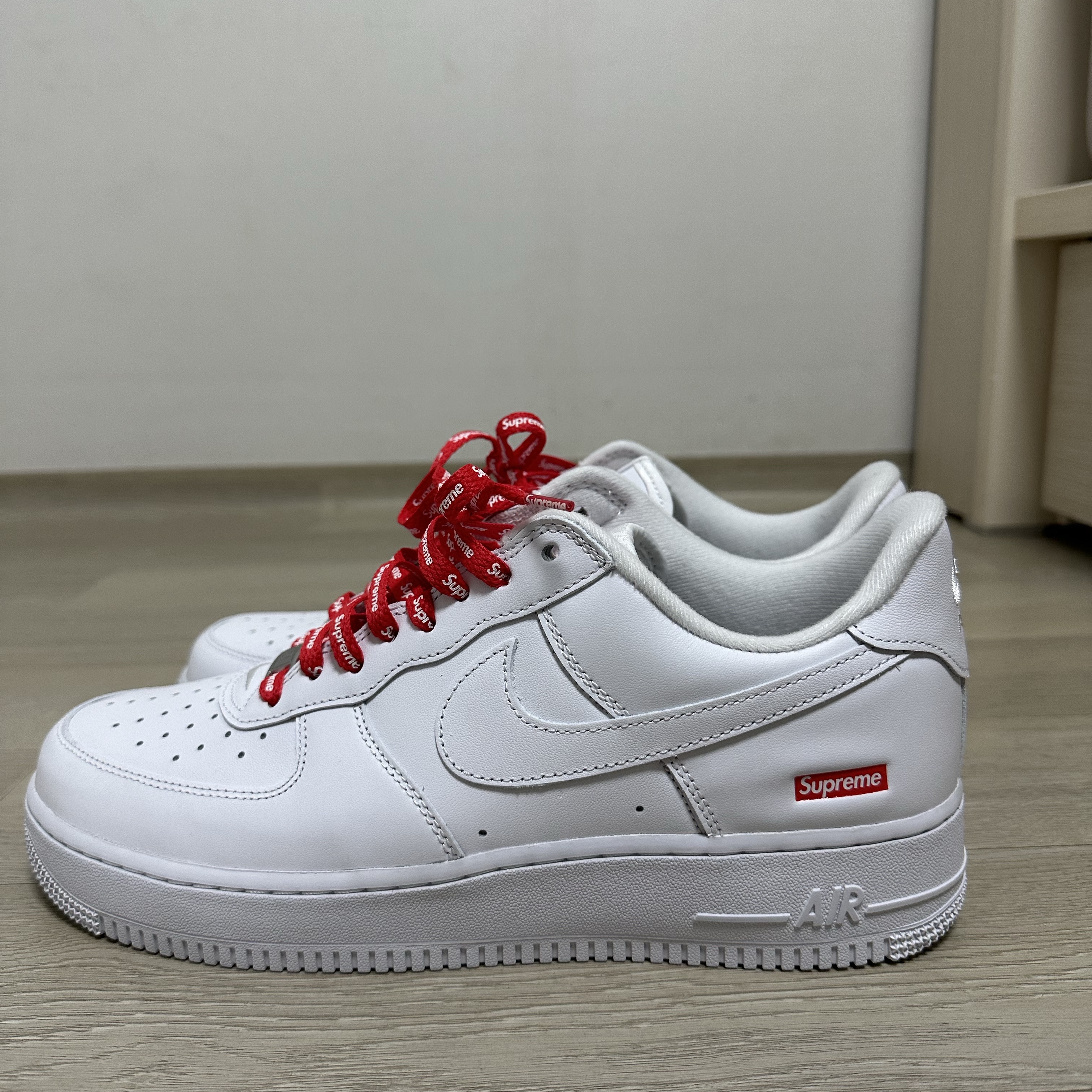 Nike x Supreme Air Force 1 Low White 착용 스타일