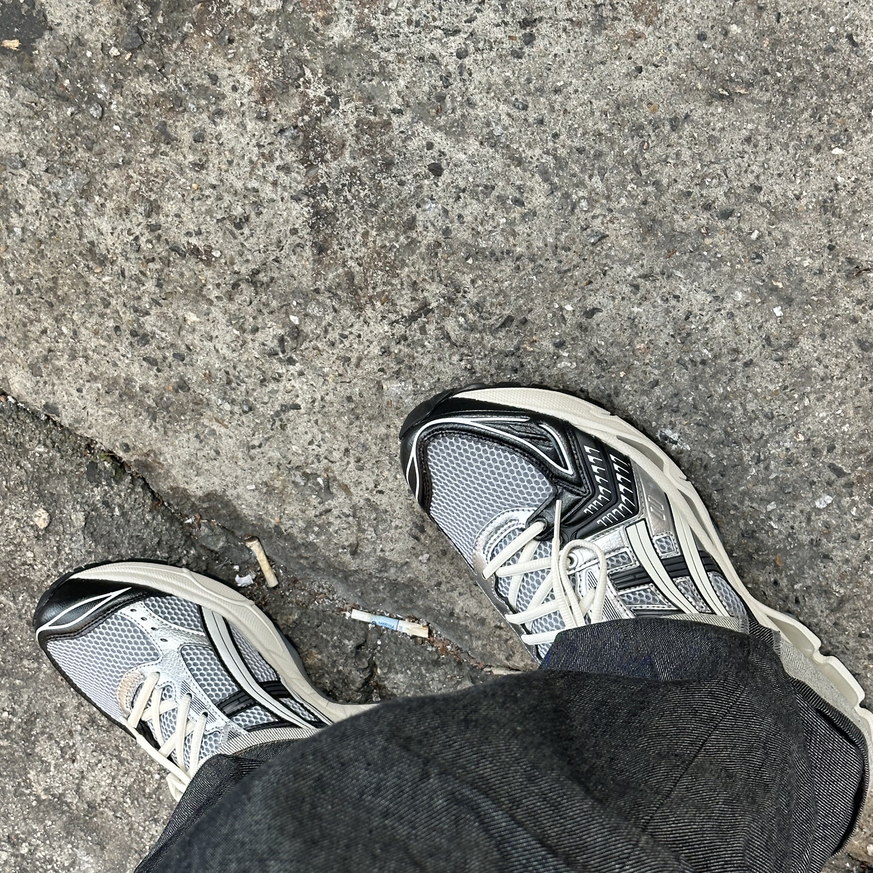 Asics Gel-Kayano 14 Black Glacier Grey 착용 스타일 - 1