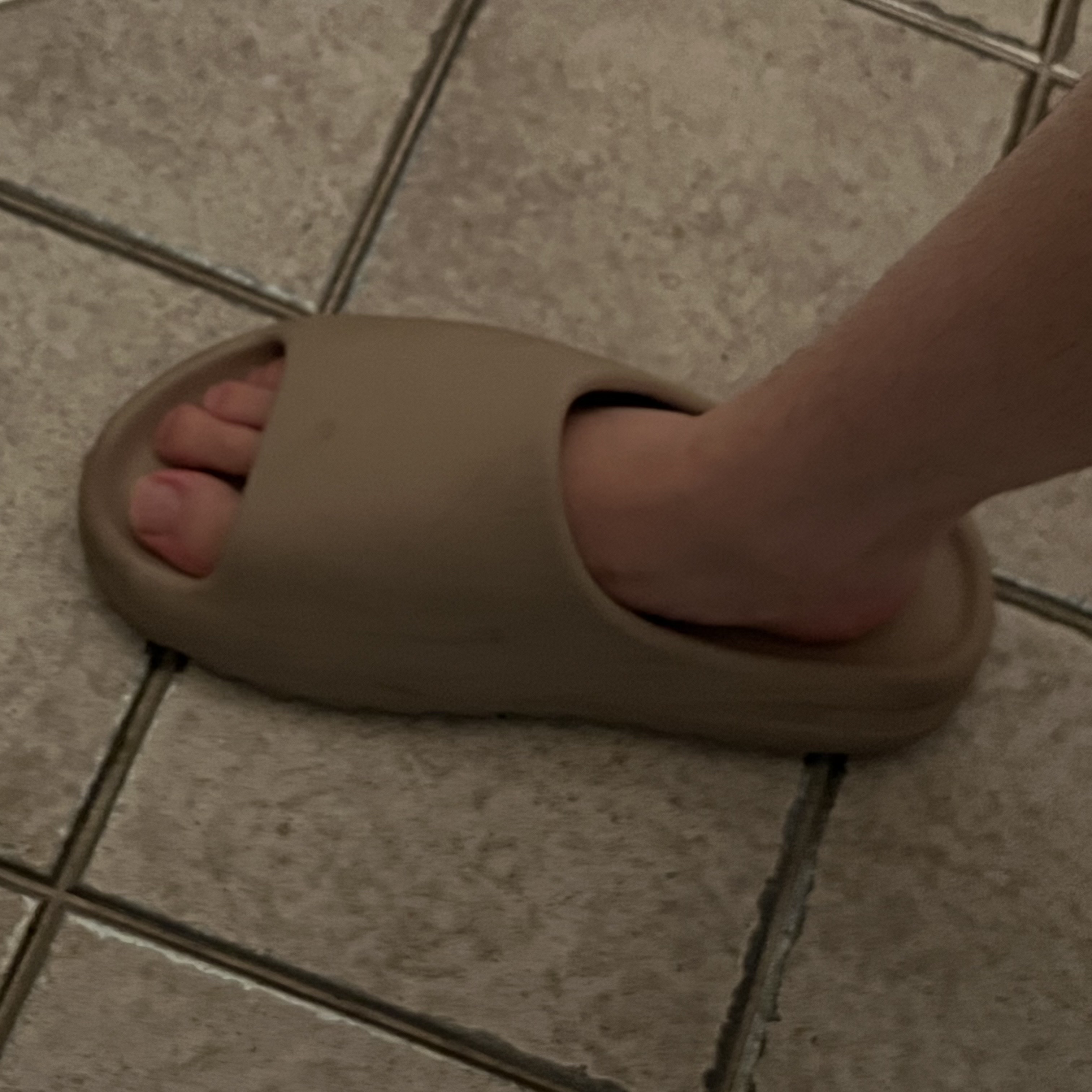 Adidas Yeezy Slide Pure - Re-Release Ver. 착용 스타일