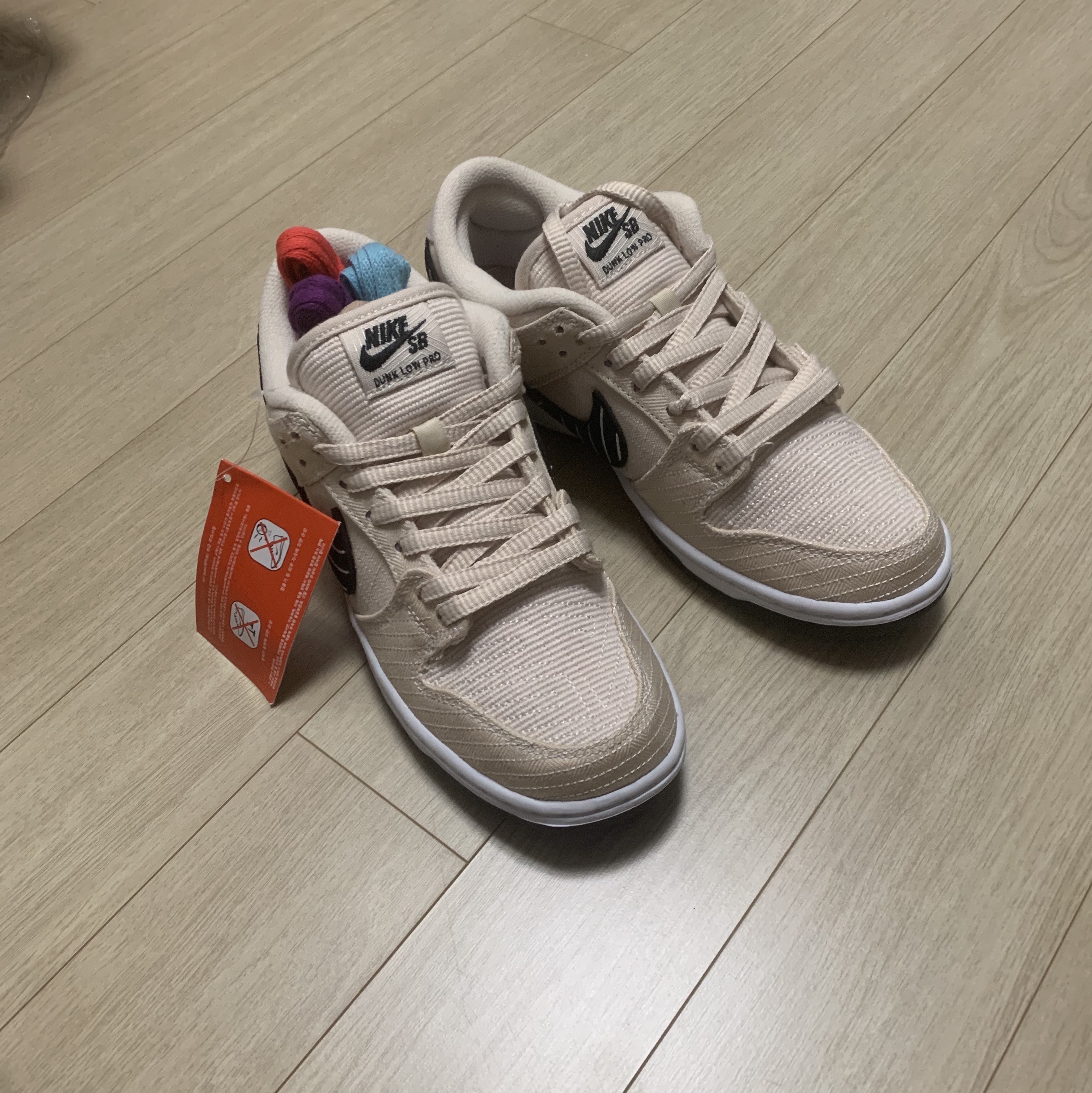 Nike x Albino & Preto SB Dunk Low Fossil Black 착용 스타일 - 1