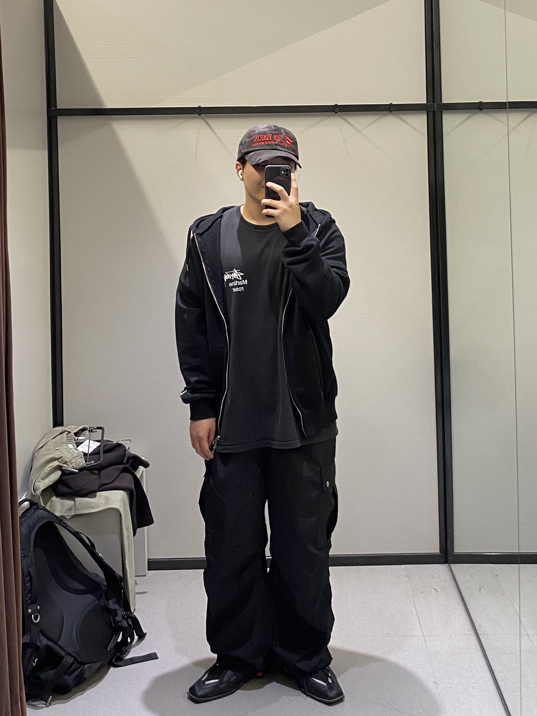 Stussy x Martine Rose Collage Pigment Dyed T-Shirt Black, Nike x Martine Rose Shox MR4 Black 착용 스타일