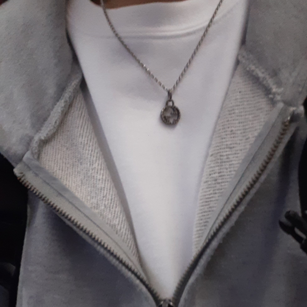 Gucci Interlocking G Pendant Necklace Silver 착용 스타일 - 2