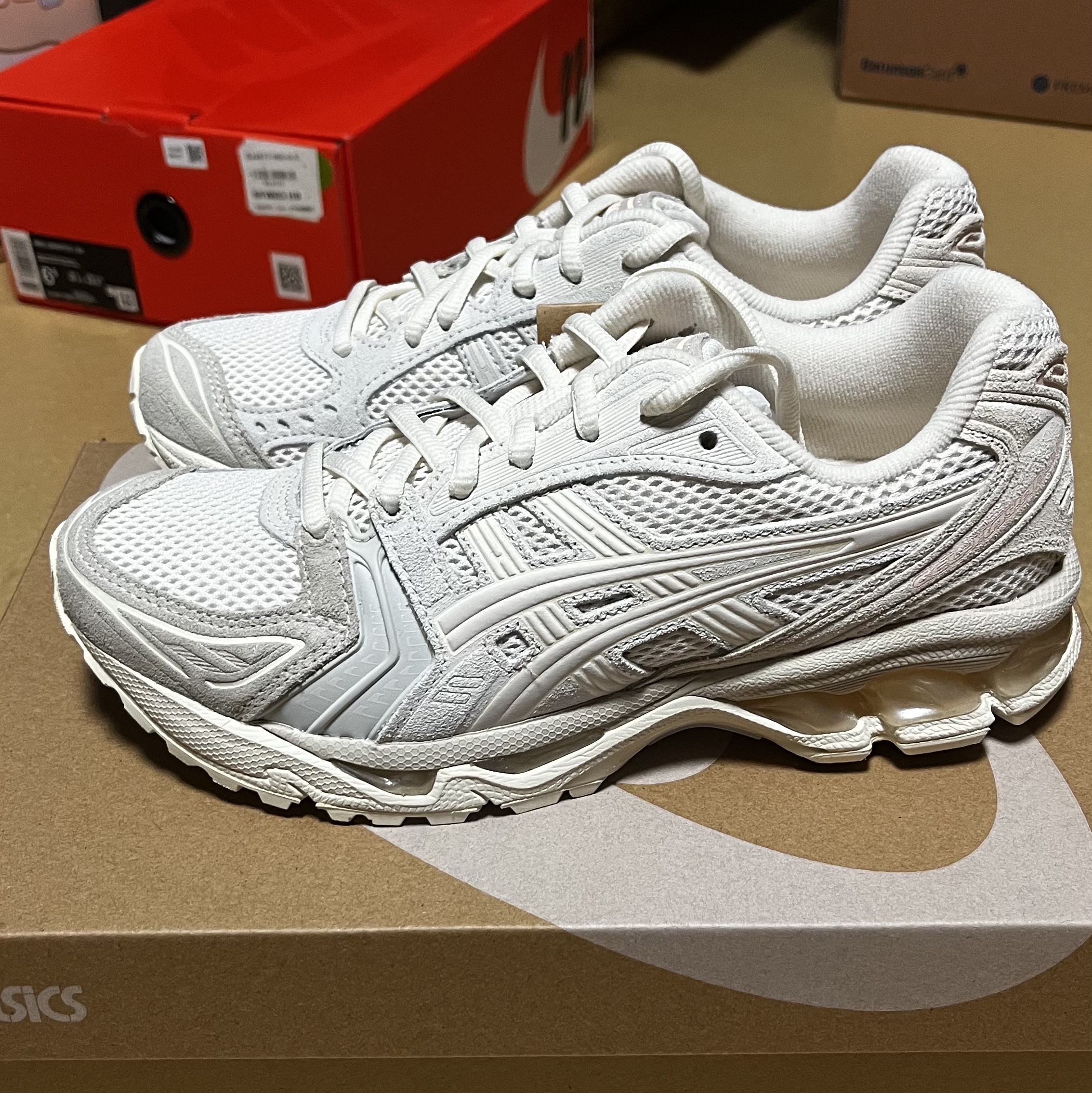 (W) Asics Gel-Kayano 14 Cream Blush 착용 스타일 - 1