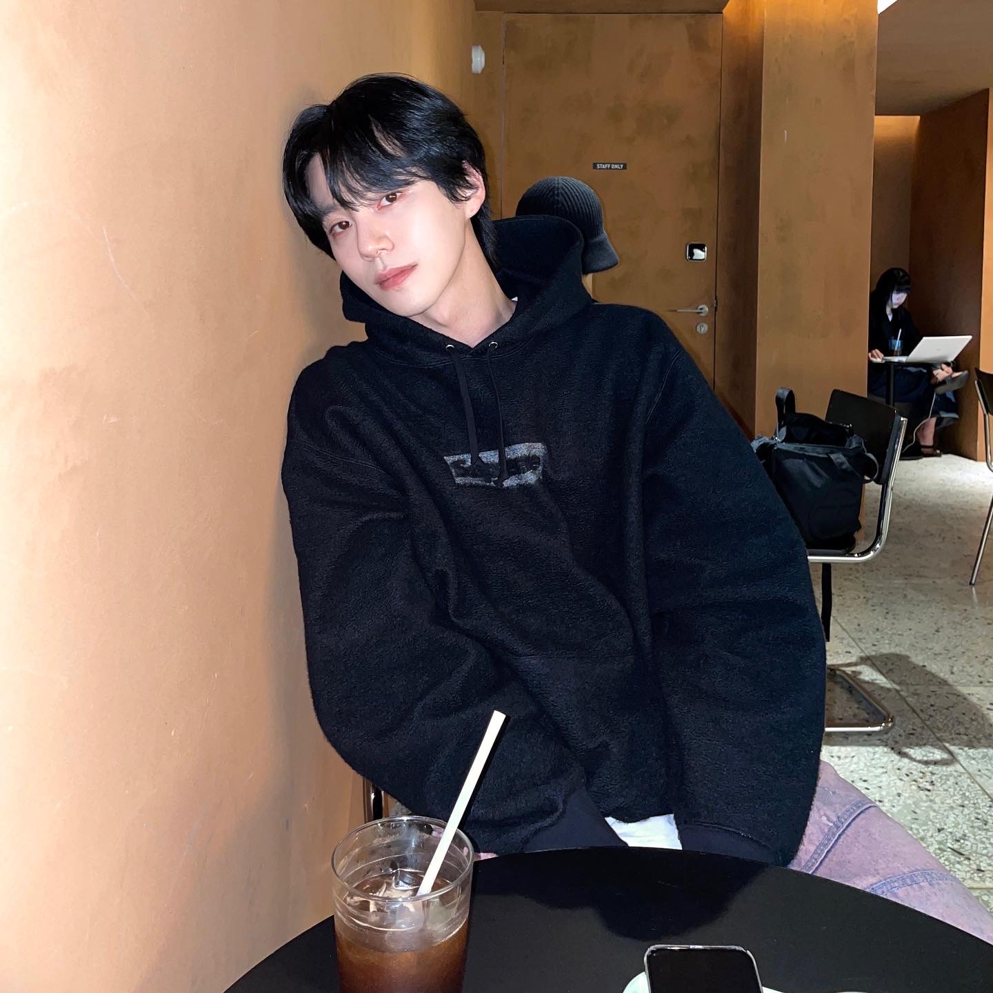 Supreme Inside Out Box Logo Hooded Sweatshirt Black - 23SS 착용 스타일 - 1