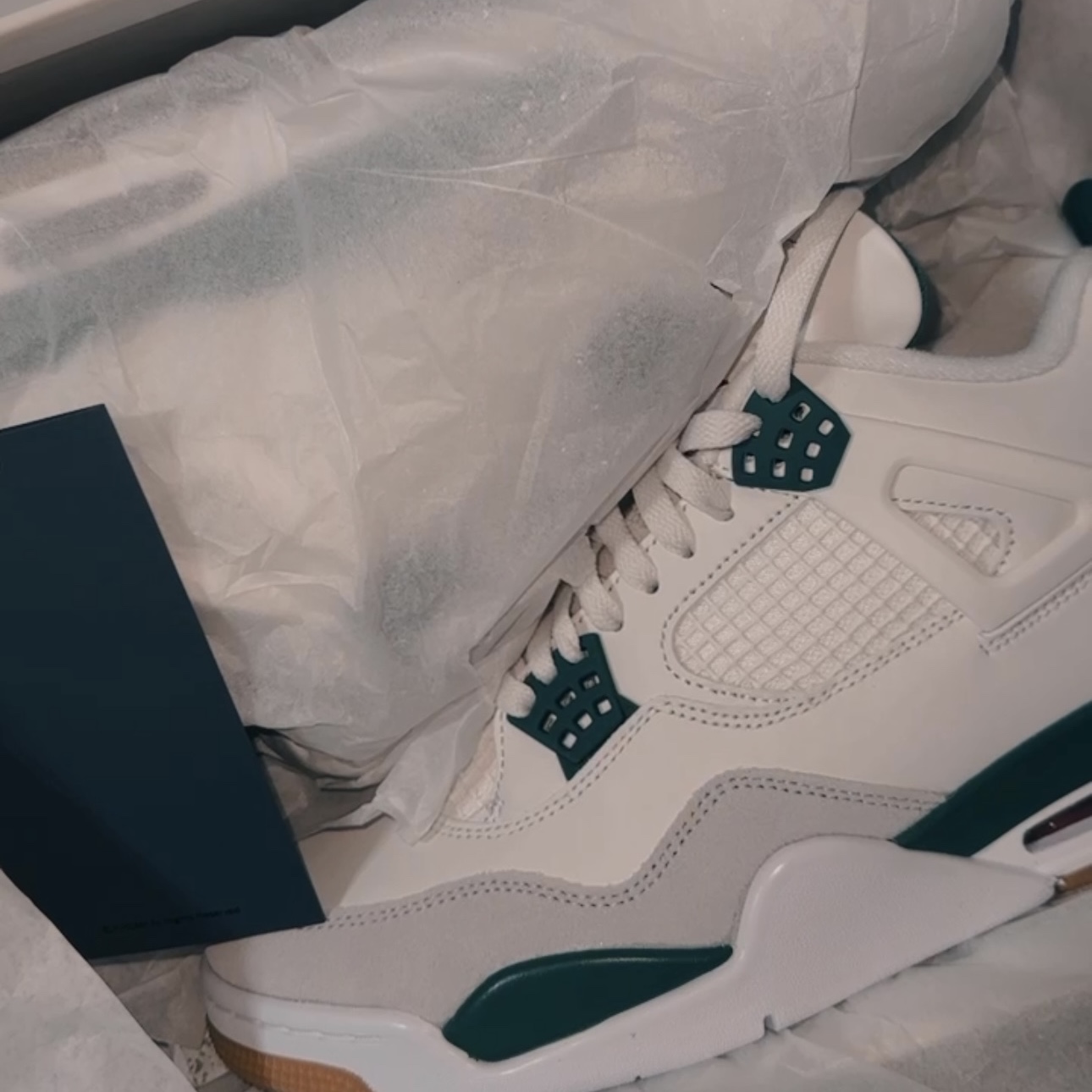 Jordan 4 x Nike SB Retro SP Pine Green 착용 스타일