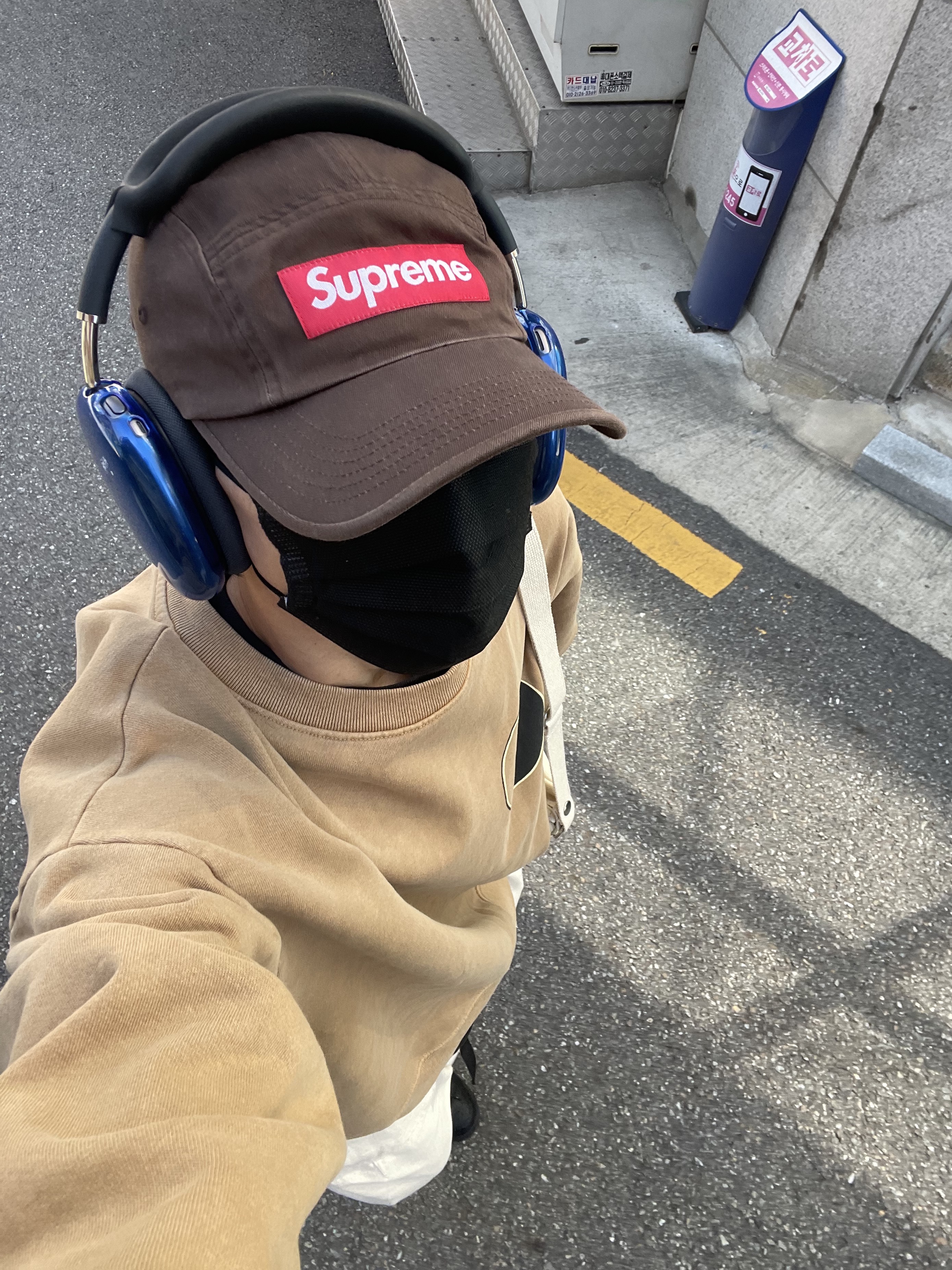 Nike x Supreme Air Force 1 Low Black, Stussy Canvas Side Pouch Natural 착용 스타일 - 3