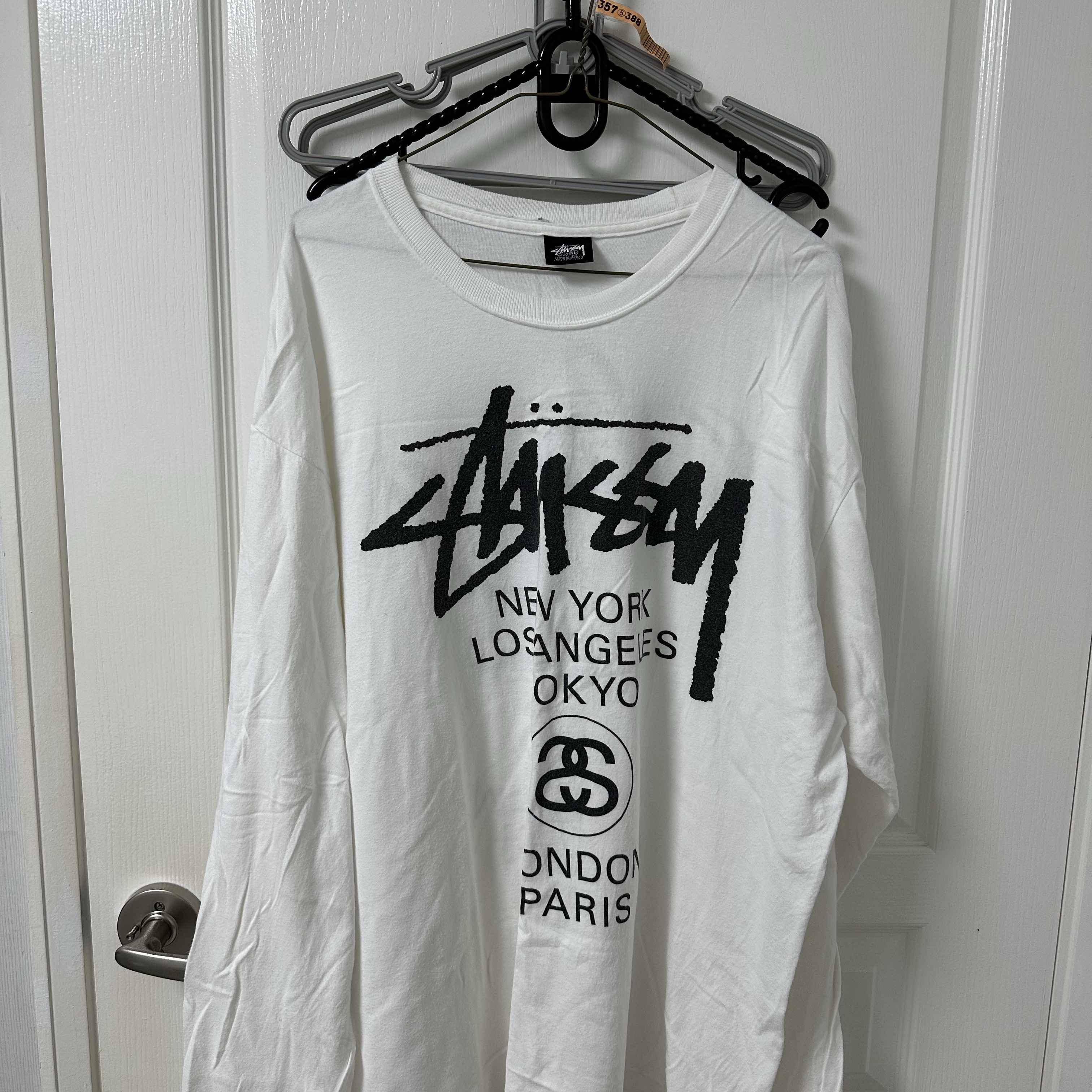Stussy World Tour LS T-Shirt White 착용 스타일