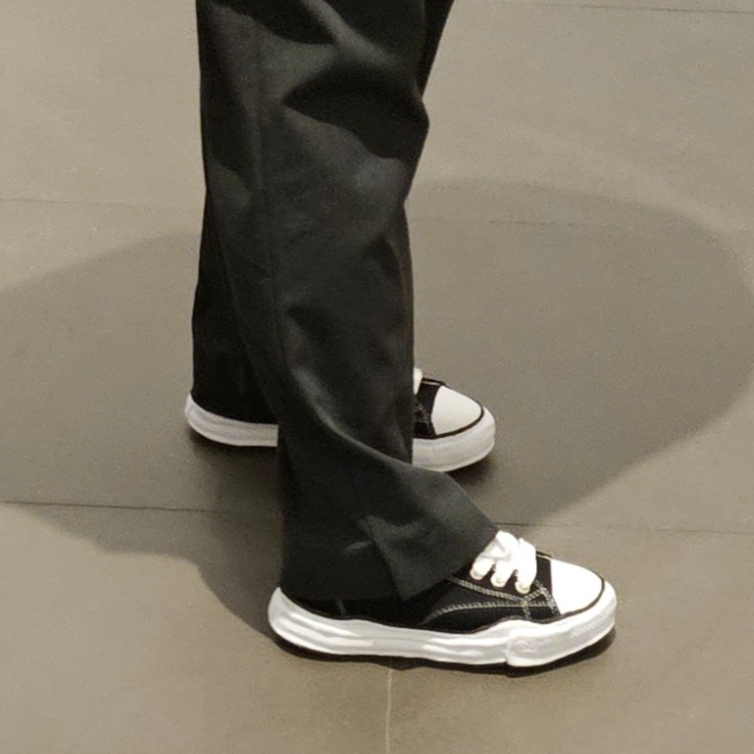 Maison Mihara Yasuhiro Peterson OG Sole Canvas Low Sneakers Black 착용 스타일