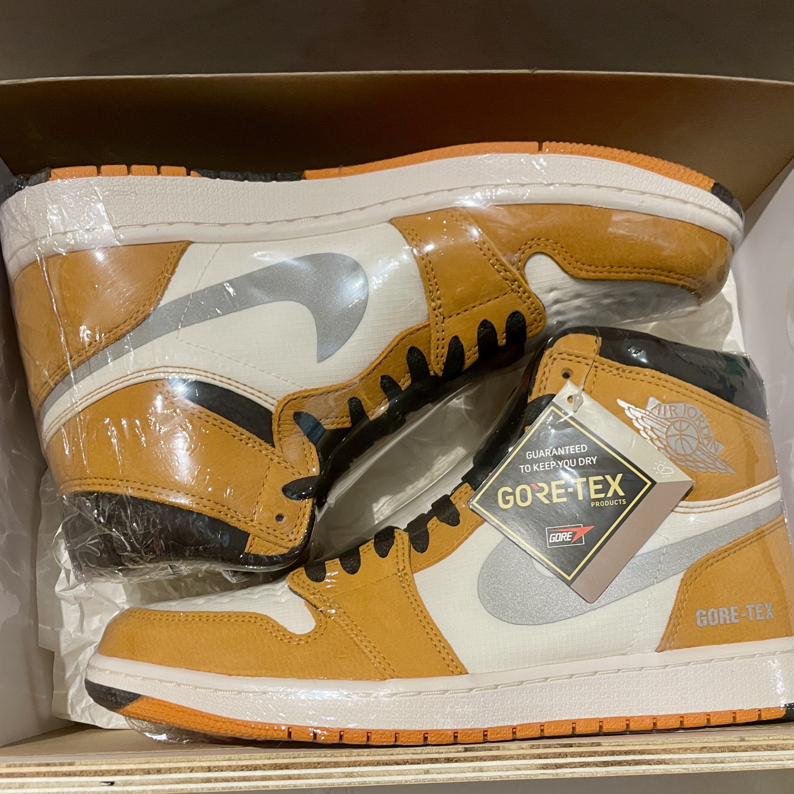 Jordan 1 Element Gore-Tex Light Curry 착용 스타일 - 1