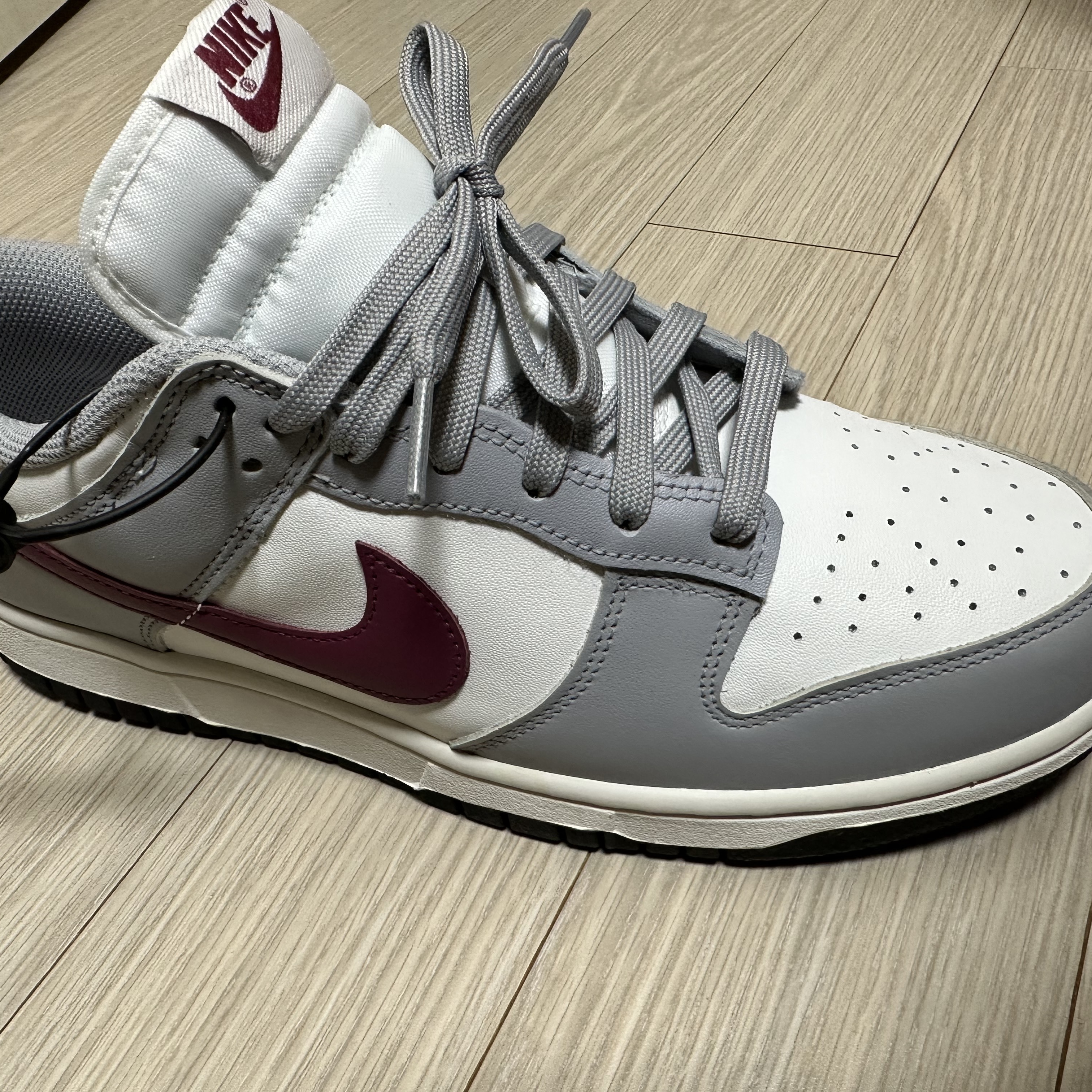 (W) Nike Dunk Low Wolf Grey Rosewood 착용 스타일 - 1