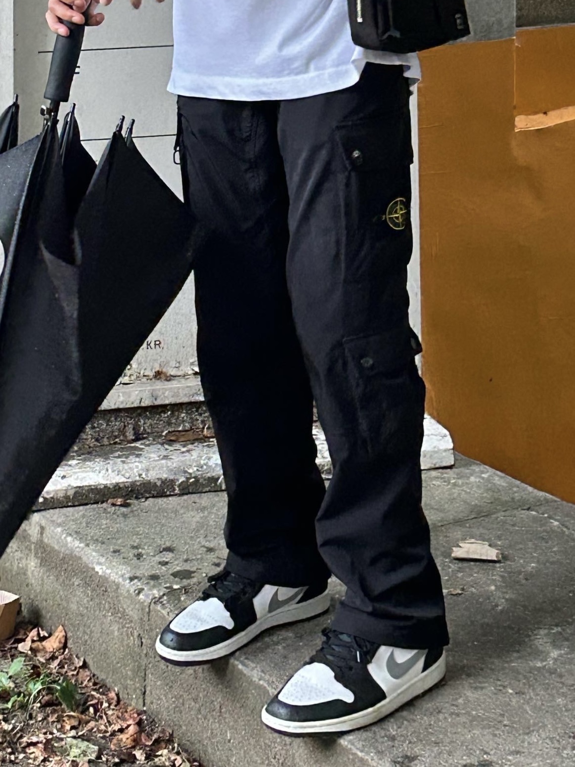 Jordan 1 Low Black Particle Grey 착용 스타일