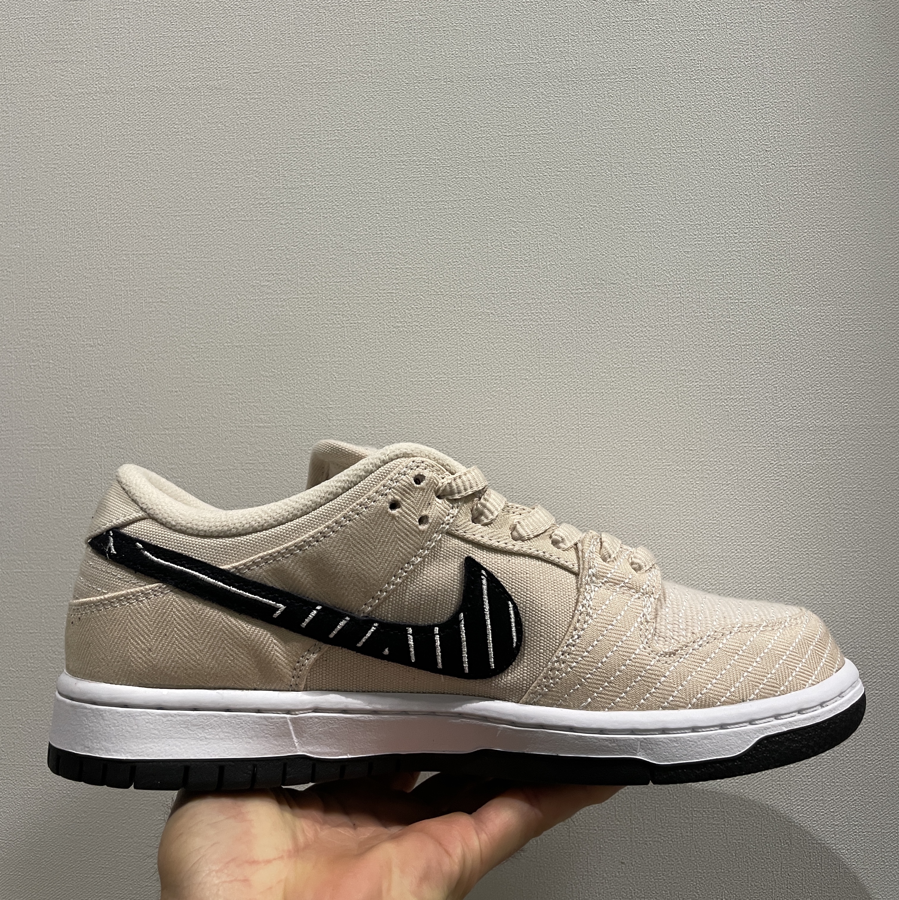 Nike x Albino & Preto SB Dunk Low Fossil Black 착용 스타일 - 2