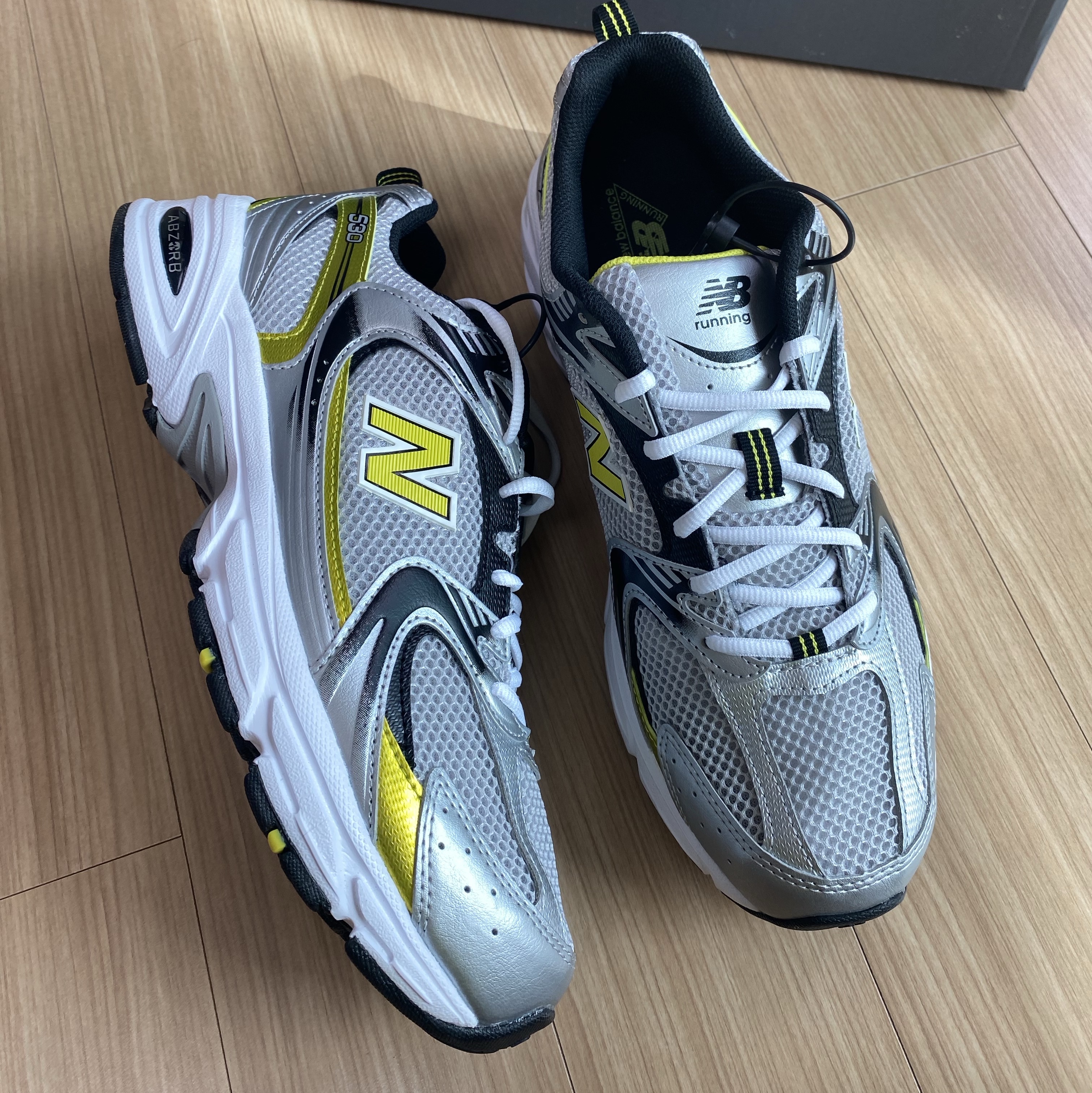 New Balance 530 Silver 착용 스타일 - 3