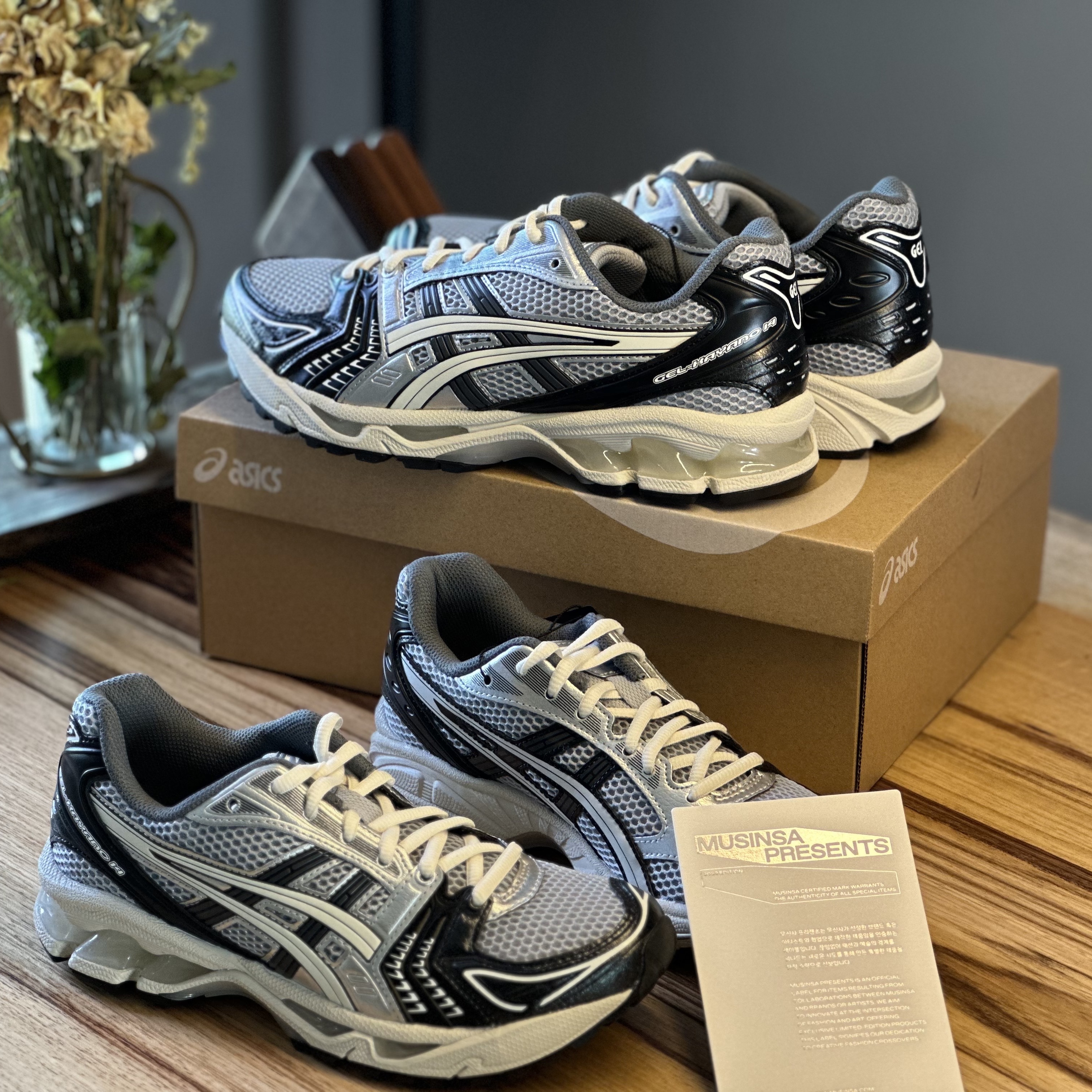 Asics Gel-Kayano 14 Black Glacier Grey 착용 스타일 - 1