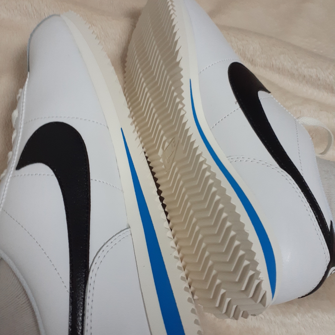 Nike Cortez White and Black 착용 스타일 - 1