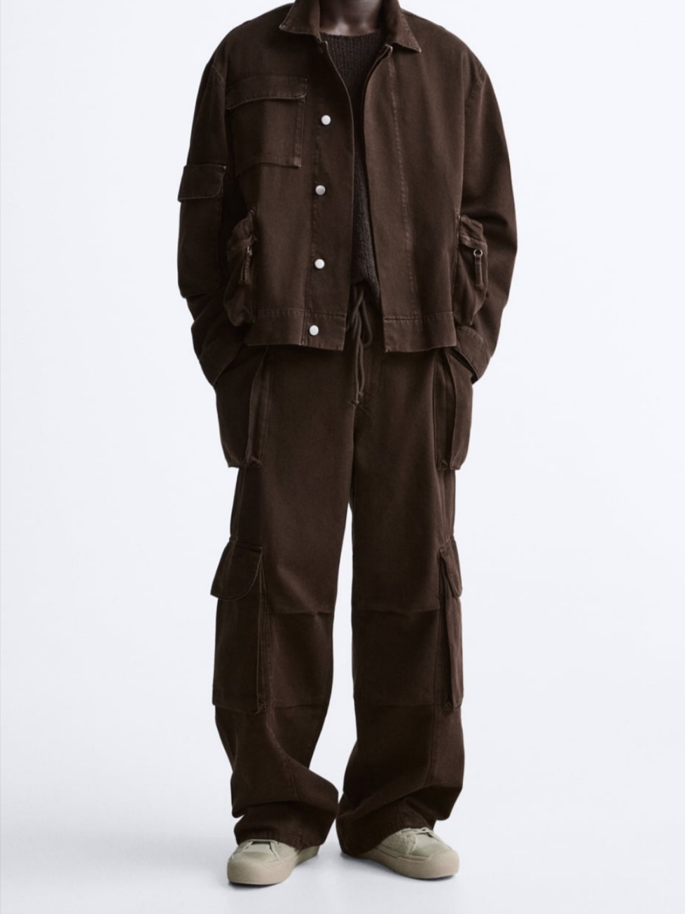 Zara Utility Cargo Jeans Chocolate 착용 스타일