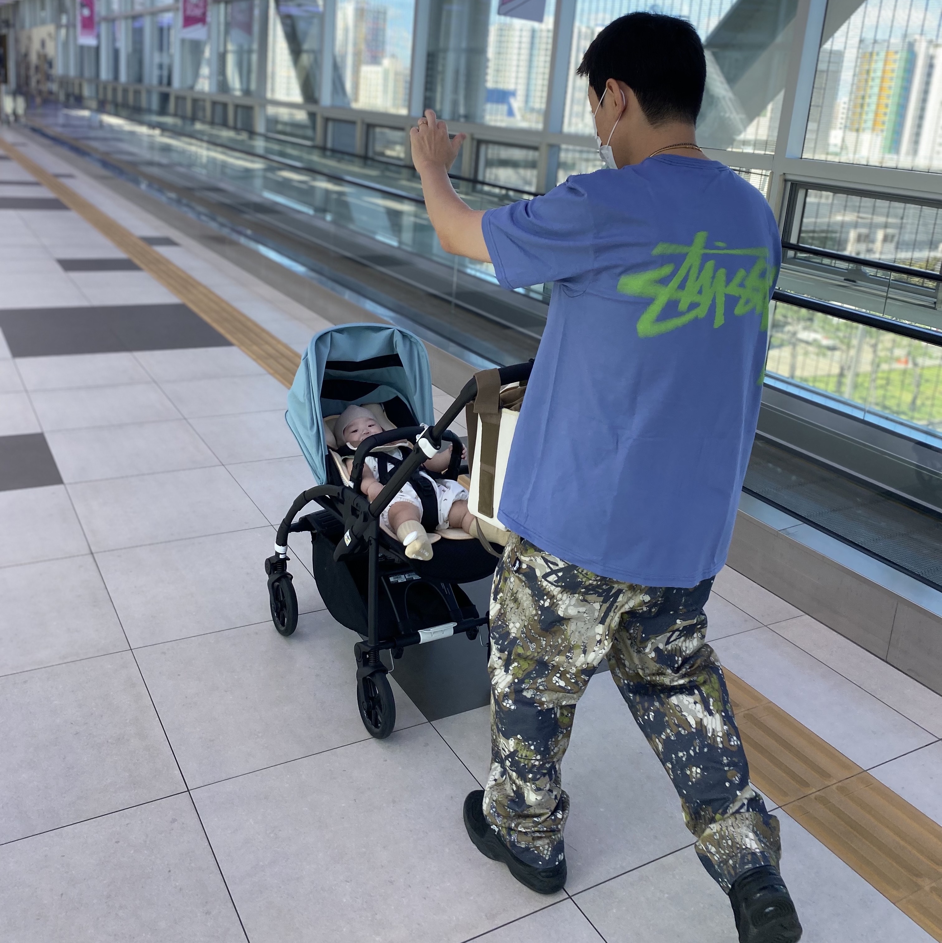 Stussy Veil Camo Beach Pants Terranea, Stussy Dizzy Stock T-Shirt Storm 착용 스타일