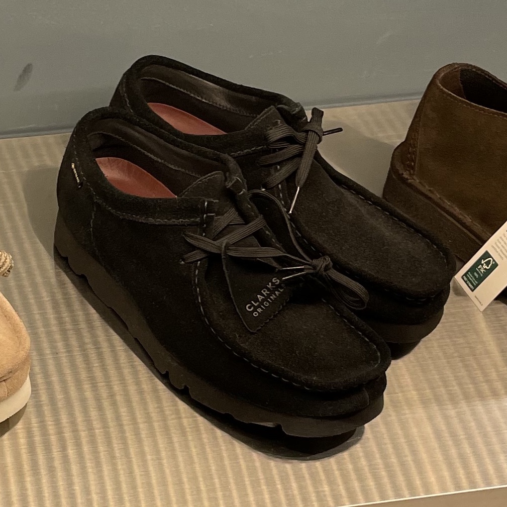 Clarks Wallabee Black Suede 착용 스타일