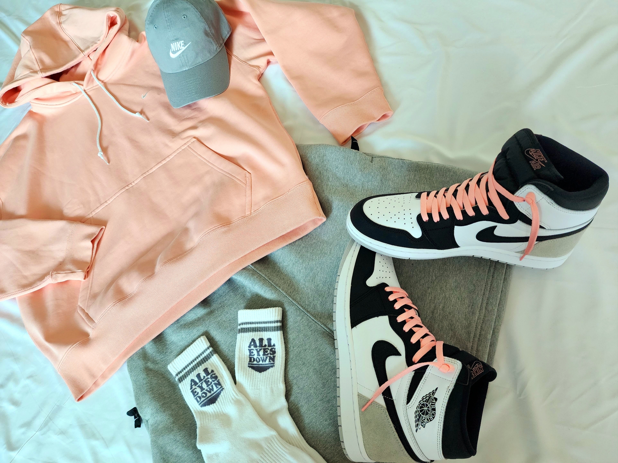Nike NRG Solo Swoosh Fleece Hoodie Bleached Coral - US/EU, Nike NRG Solo Swoosh Fleece Shorts Dark Grey Heather - Asia 착용 스타일 - 2