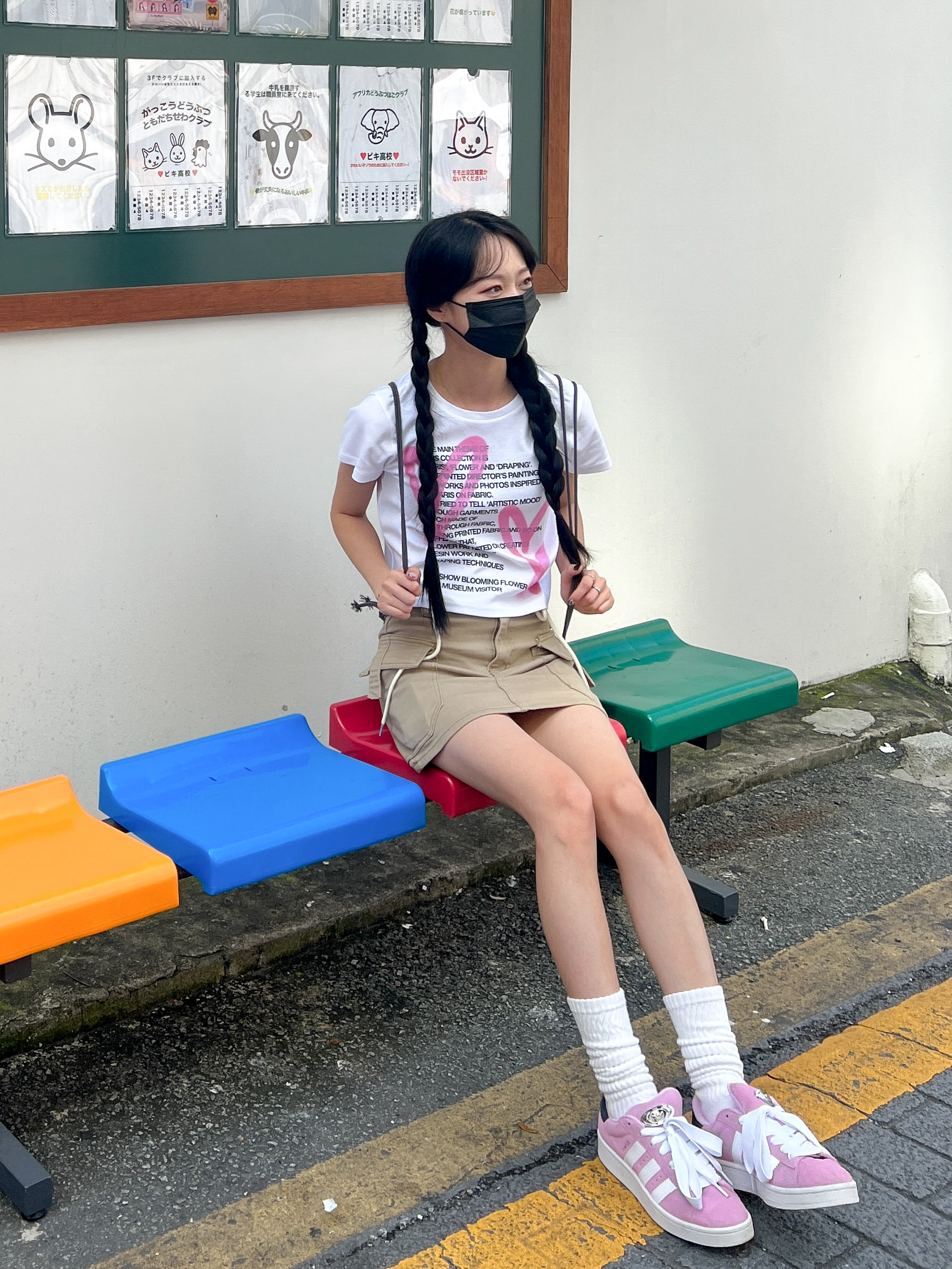 The Museum Visitor Crop Heart Sprayed T-Shirt White, (W) Adidas Campus 00s Bliss Lilac 착용 스타일 - 2