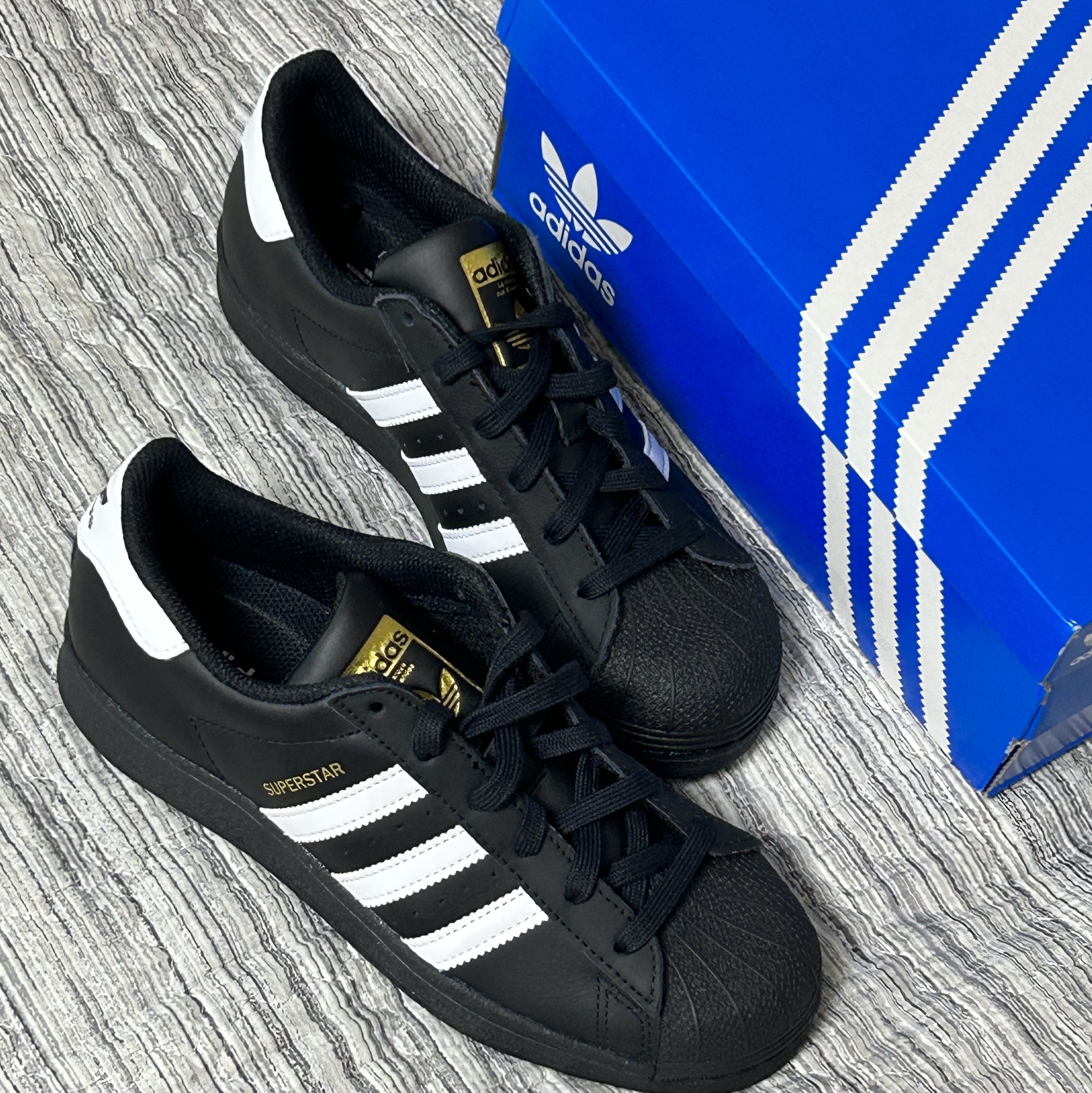 (J) Adidas Superstar Black White 착용 스타일 - 1