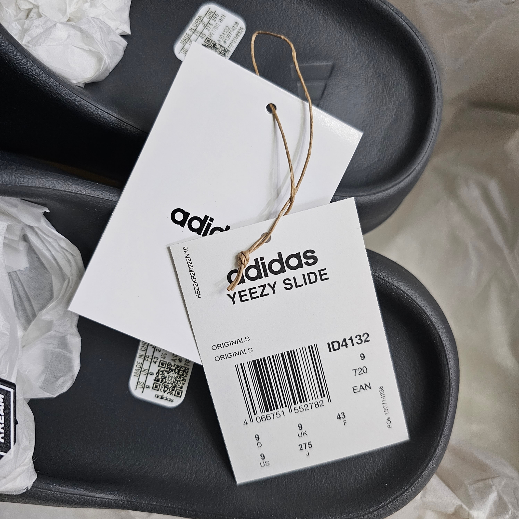 Adidas Yeezy Slide Granite 착용 스타일 - 3