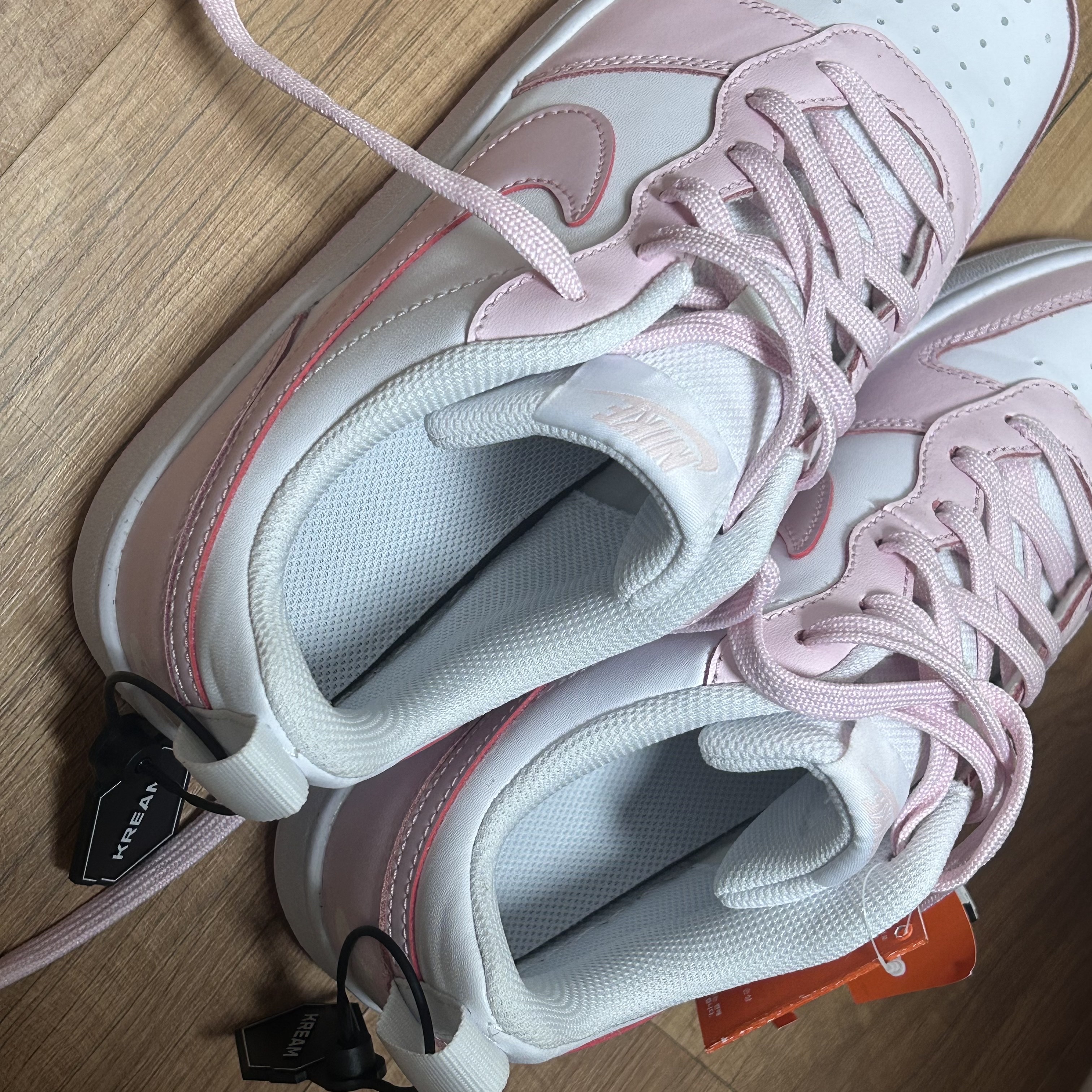 (GS) Nike Court Borough 2 SE White Pink Foam 착용 스타일 - 1