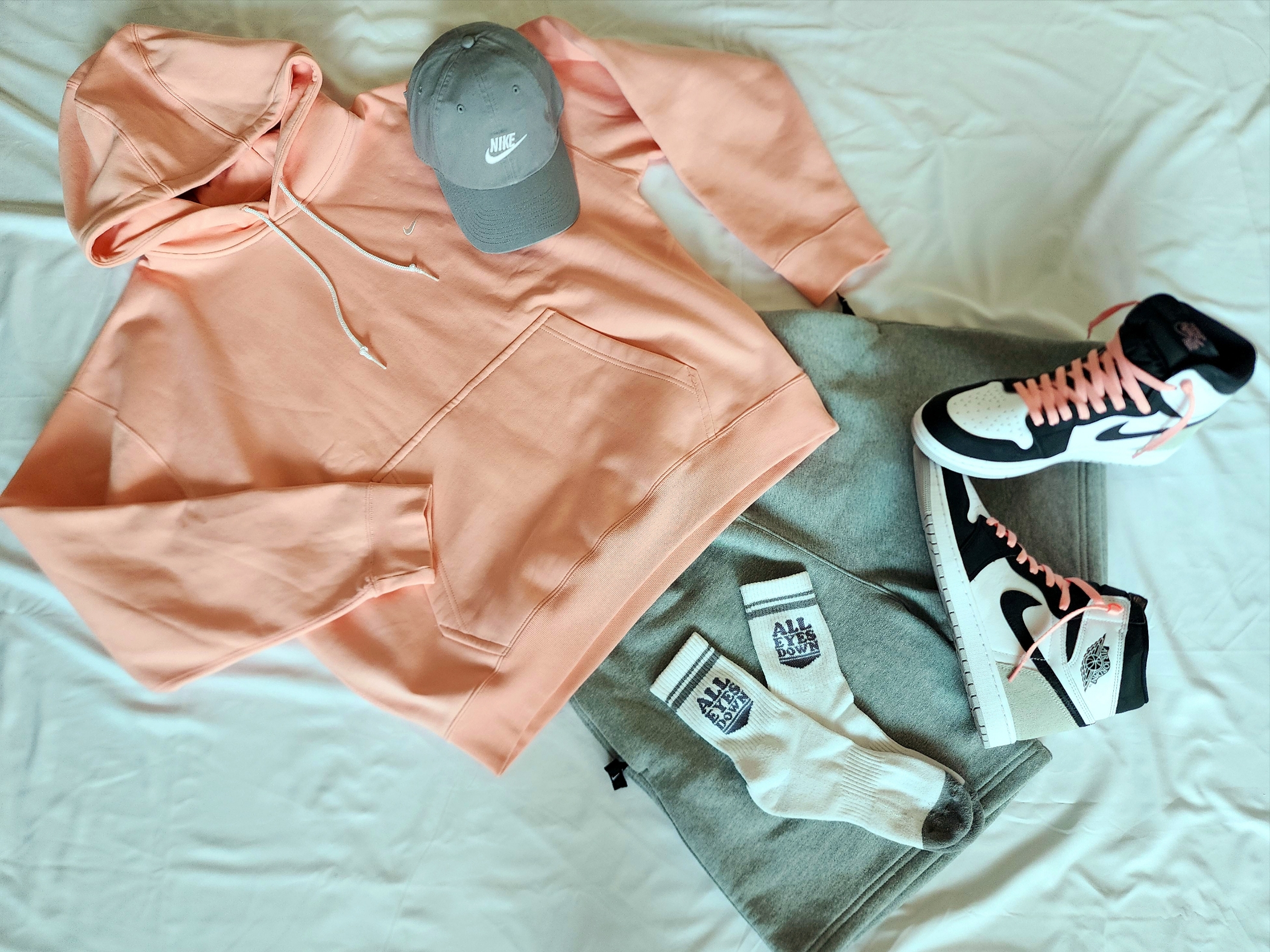 Nike NRG Solo Swoosh Fleece Hoodie Bleached Coral - US/EU, Nike NRG Solo Swoosh Fleece Shorts Dark Grey Heather - Asia 착용 스타일 - 1