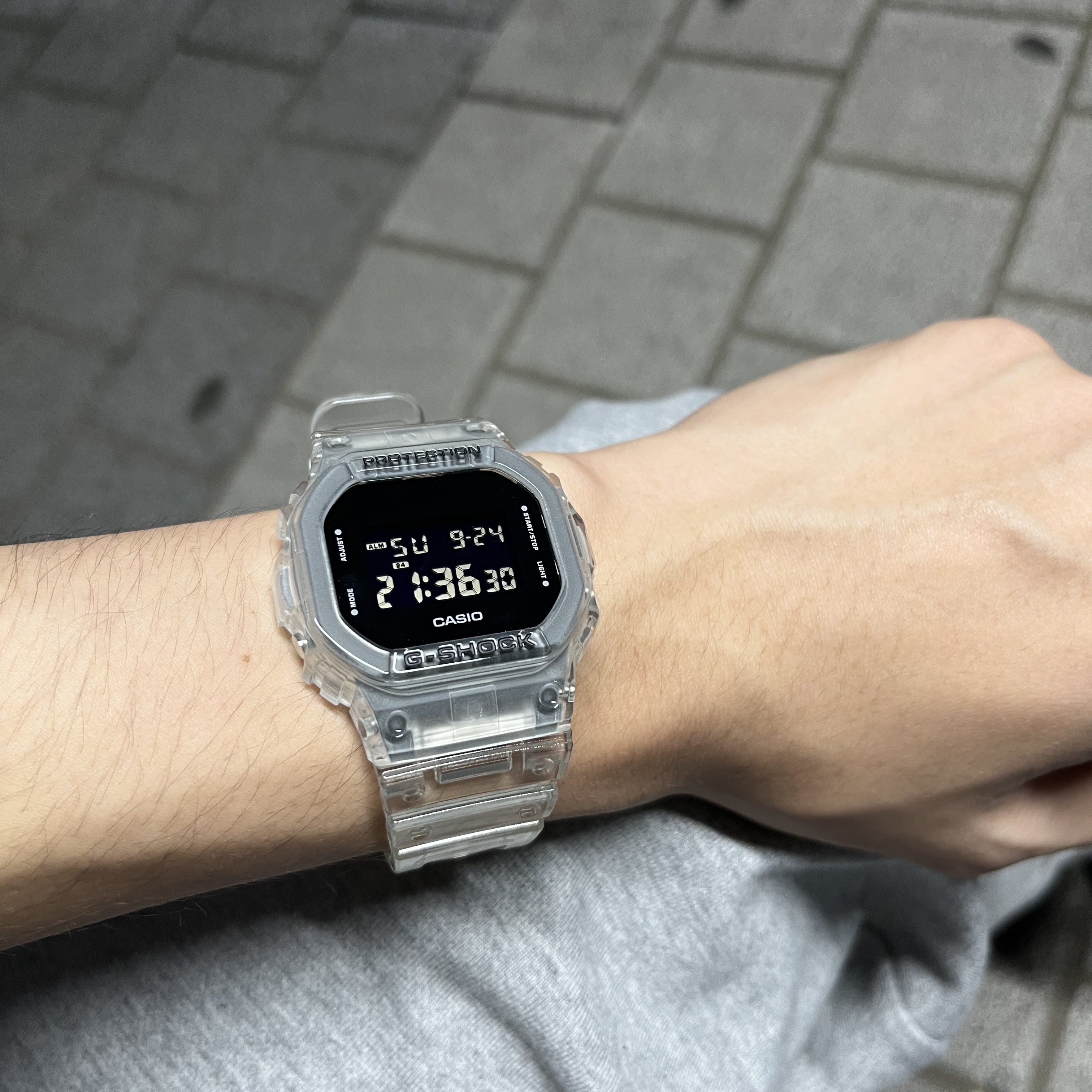 Casio G-Shock DW-5600SKE-7 착용 스타일 - 1