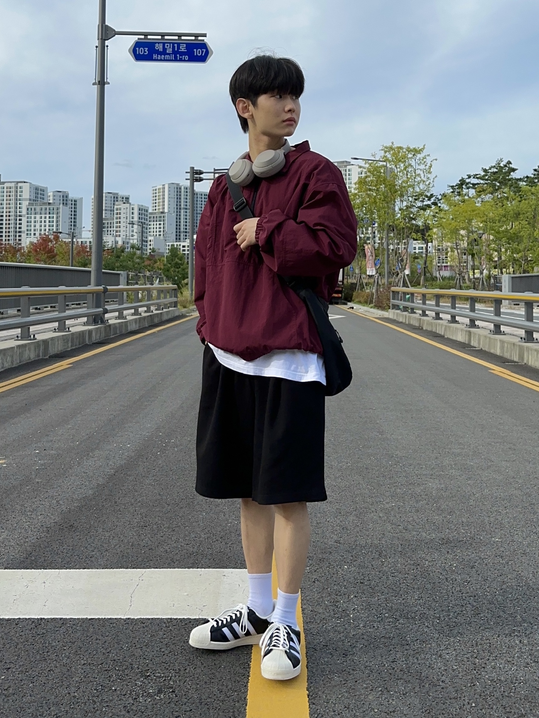 Adidas Superstar 82 FI Core Black, Adidas Superstar 82 Black White 착용 스타일 - 1