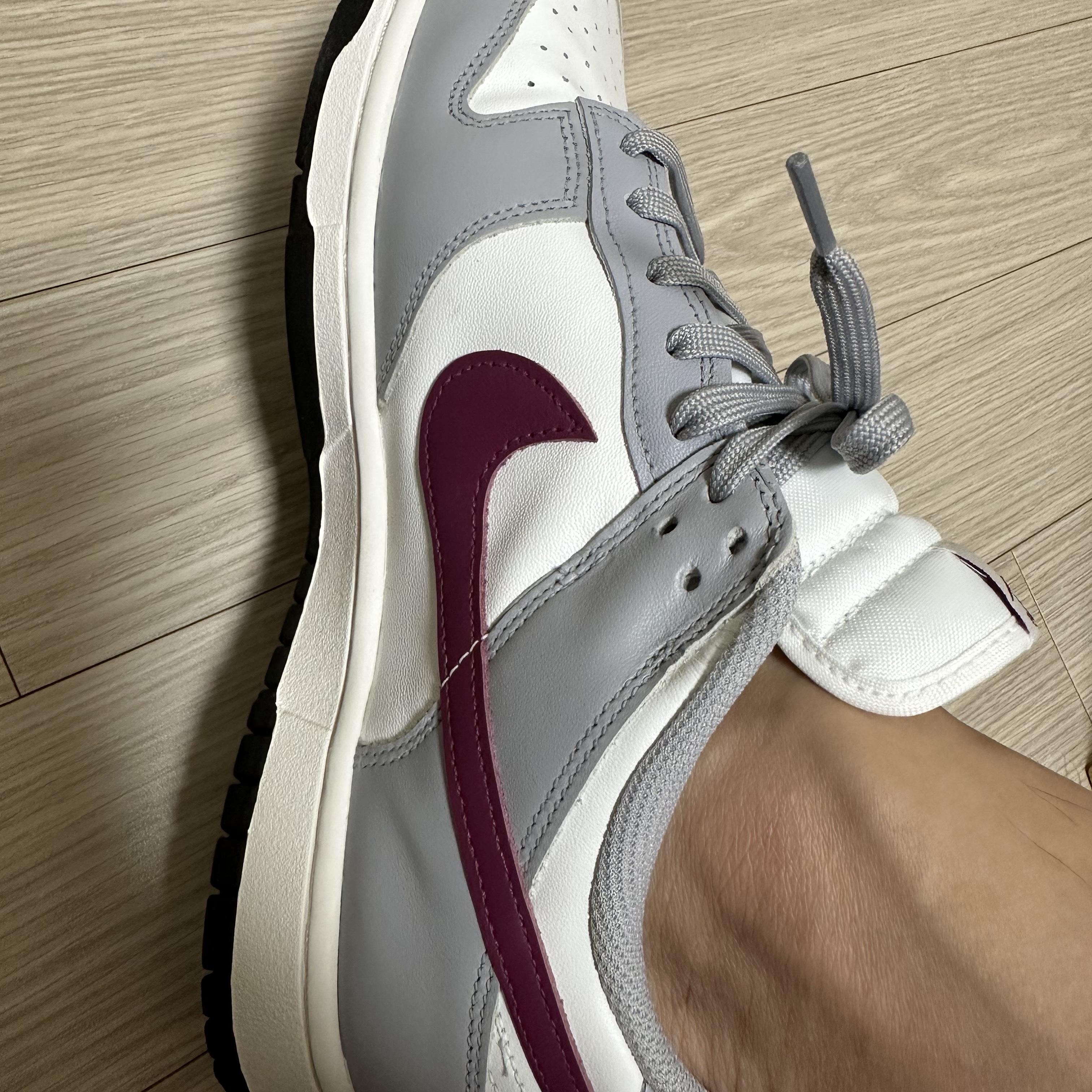 (W) Nike Dunk Low Wolf Grey Rosewood 착용 스타일 - 3