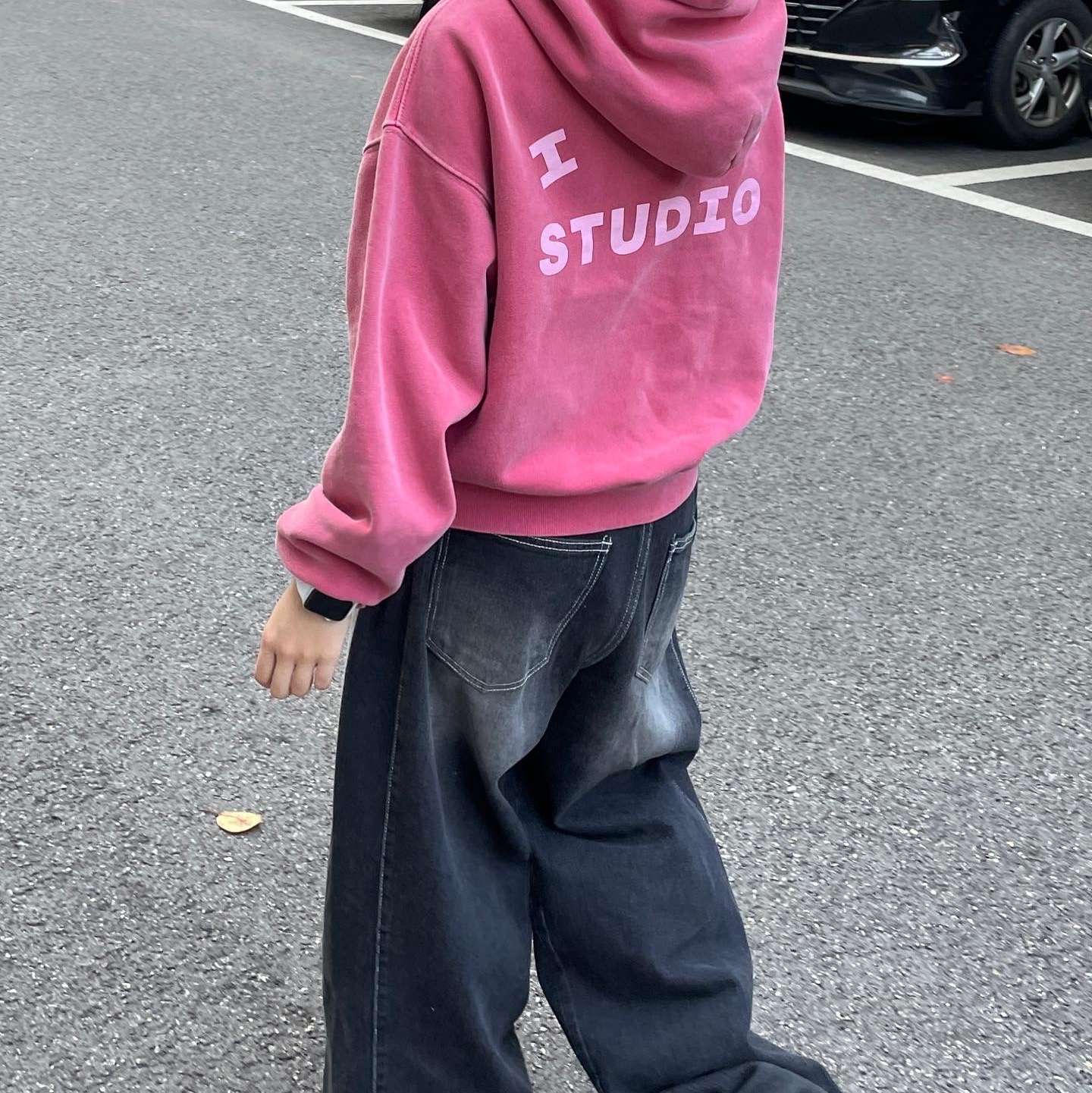 IAB Studio Pigment Hoodie & Sack Coral, Adidas Superstar 82 Black White 착용 스타일 - 4