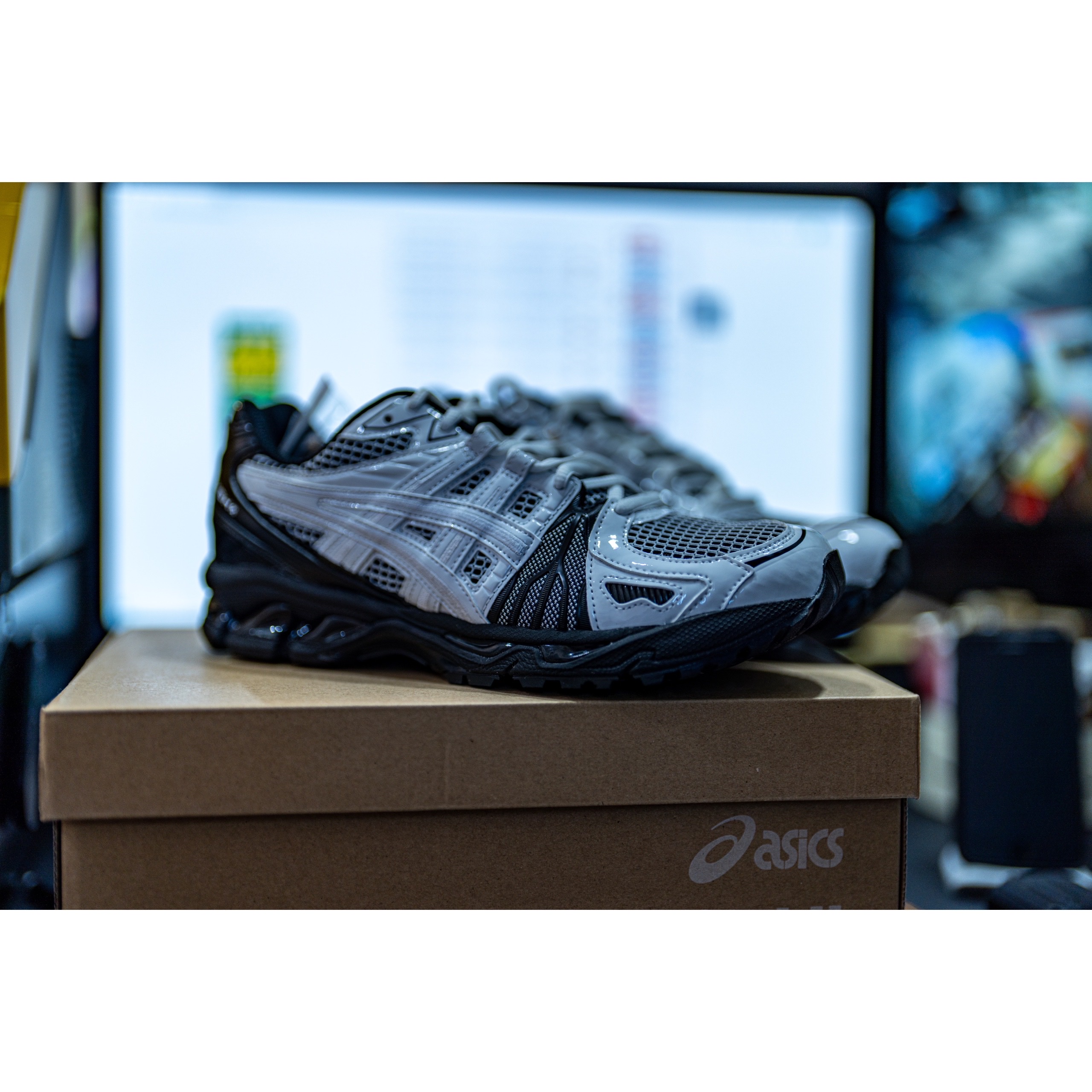 Asics x GmbH Gel-Kayano Legacy White Black 착용 스타일 - 3