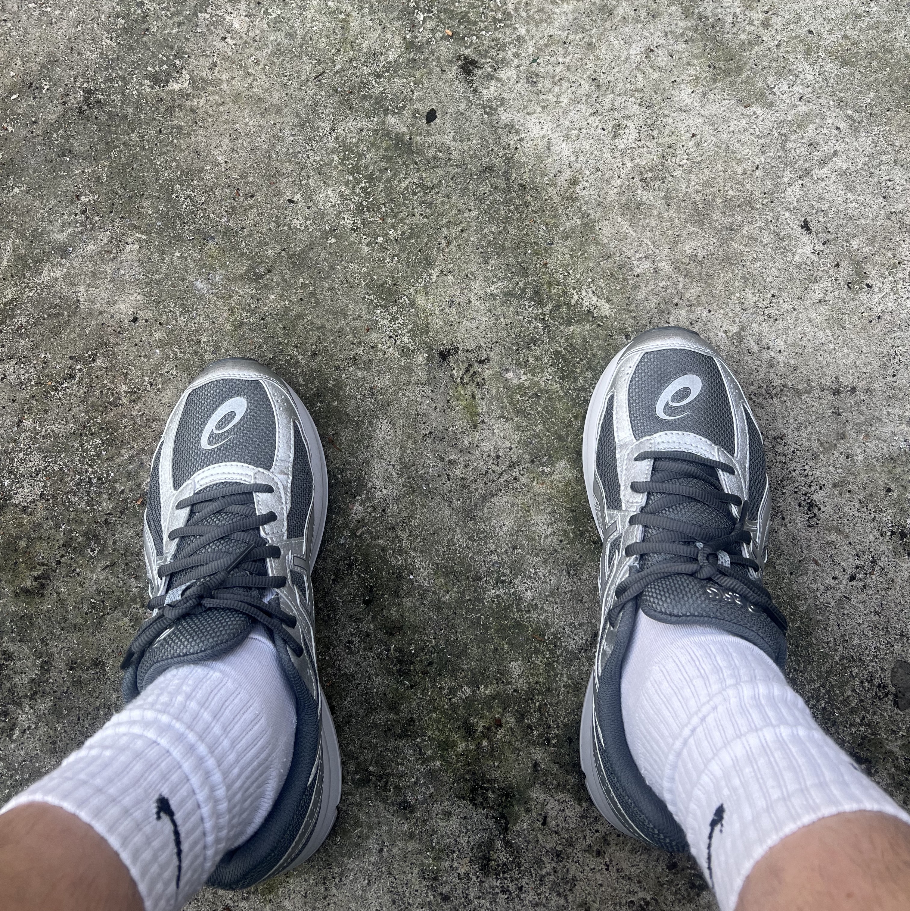 Asics Jog 100 S SMU Sheet Rock Pure Silver - 2E Wide 착용 스타일