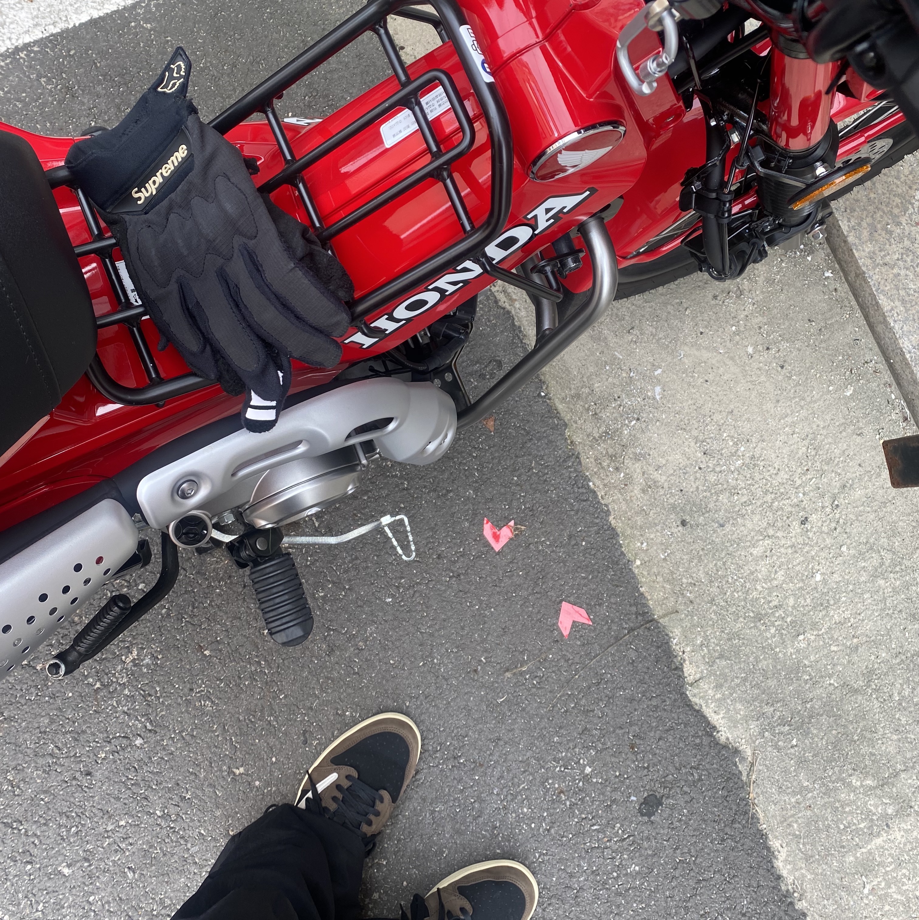 Jordan 1 x Travis Scott Retro Low OG SP Mocha, Supreme Fox Racing Bomber LT Gloves Black - 18SS 착용 스타일
