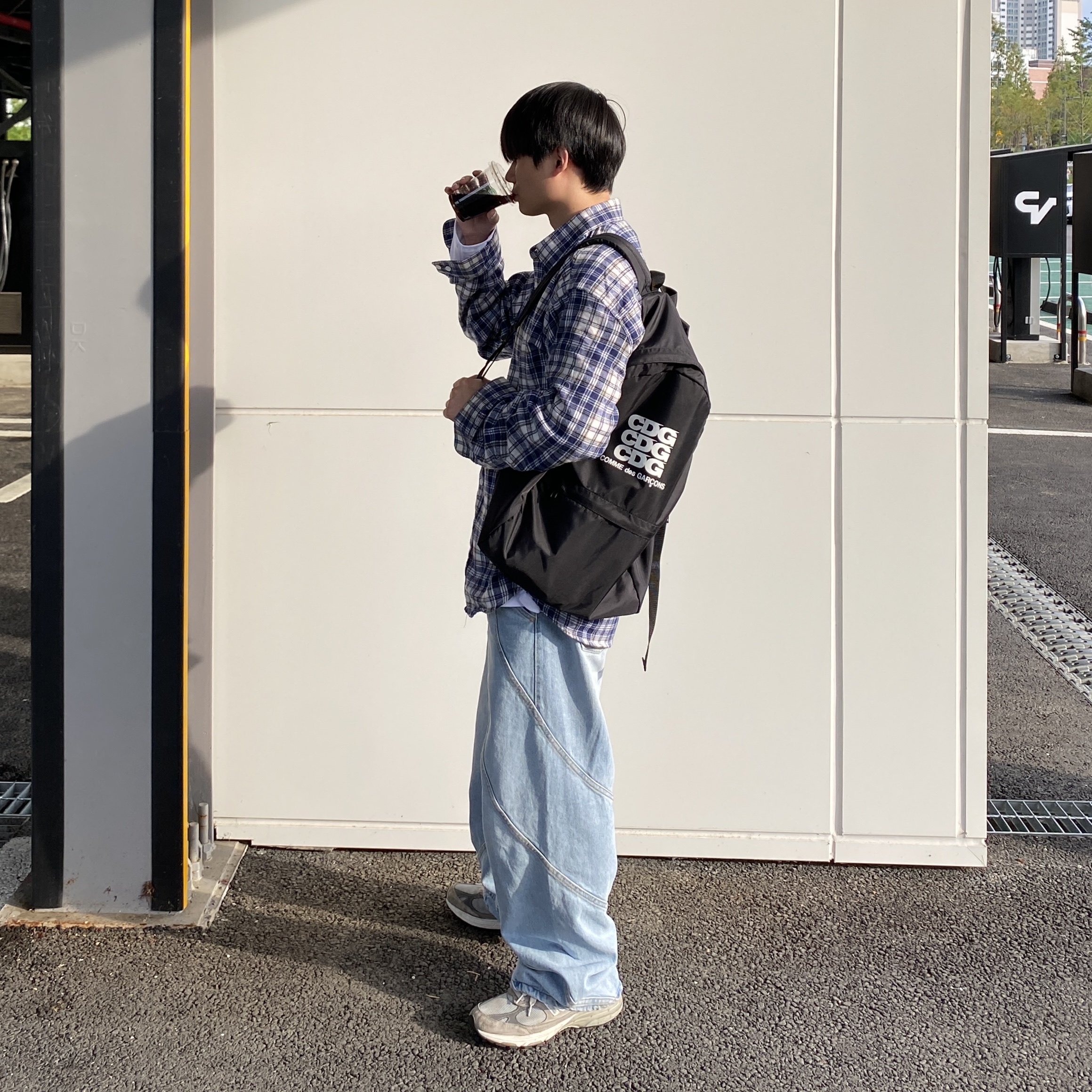 CDG Backpack Black, New Balance 992 Made in USA Grey - D Standard 착용 스타일 - 1