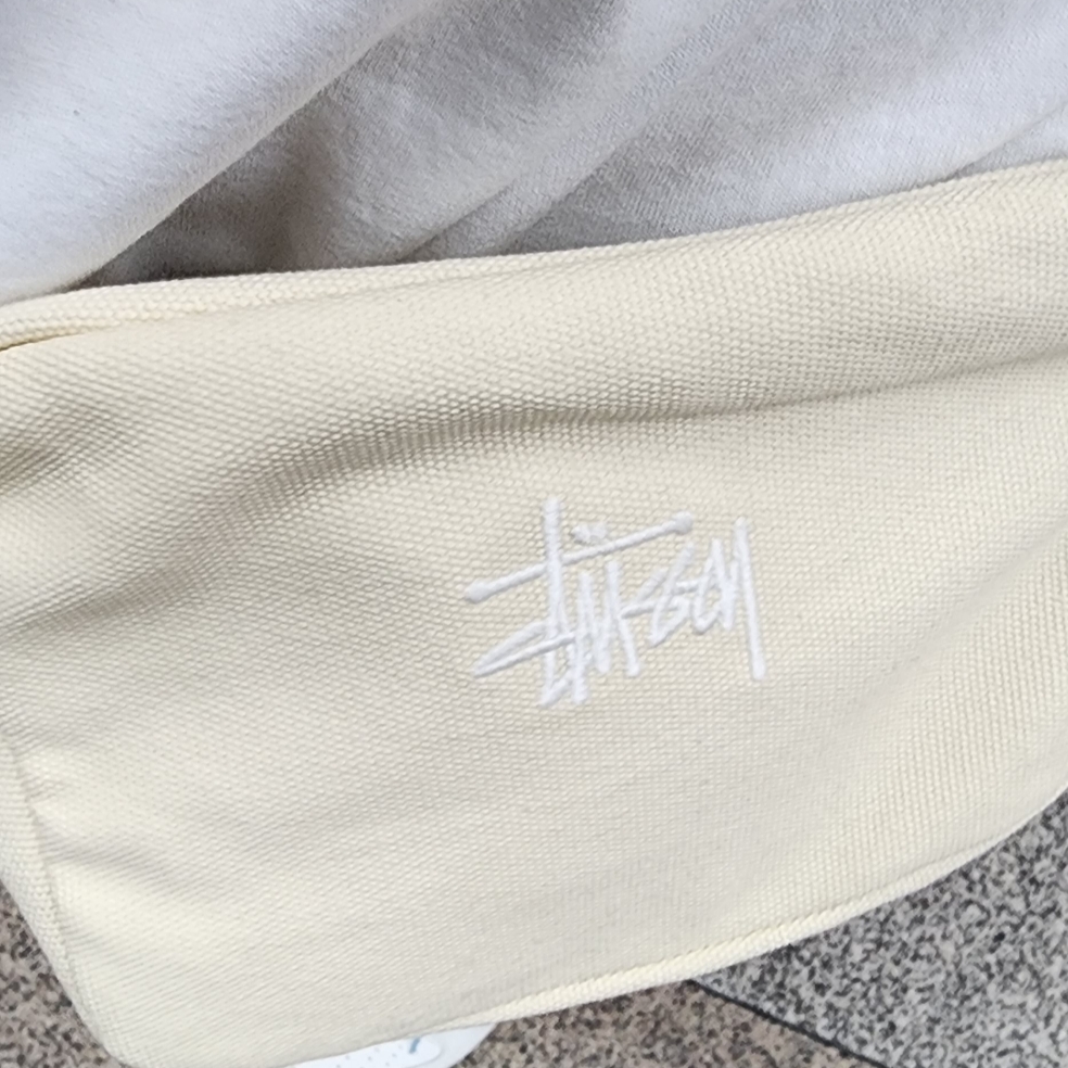 Stussy Big Stock Bucket Hat Black, Stussy Stu C. Camo T-Shirt White 착용 스타일 - 2