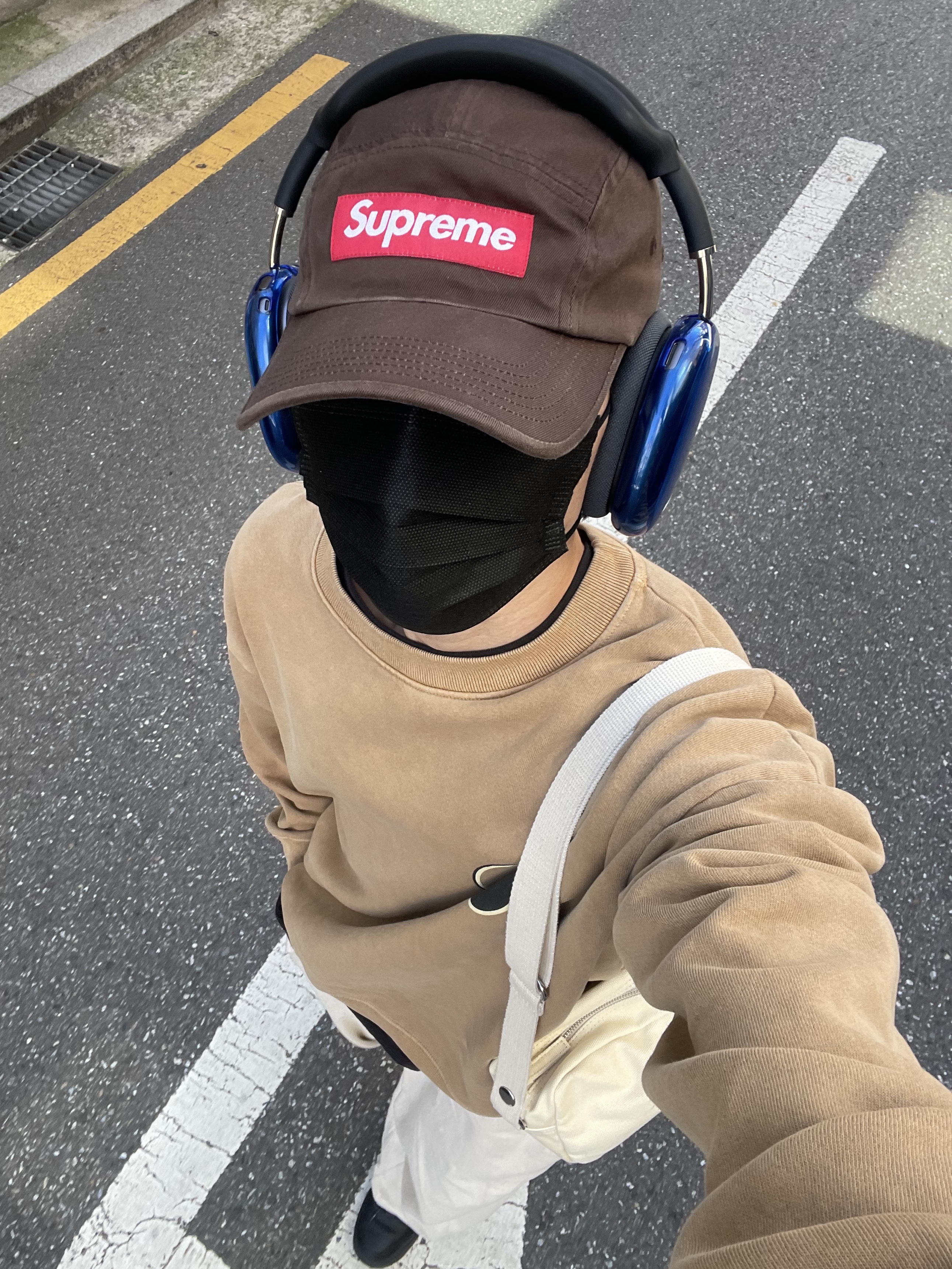 Nike x Supreme Air Force 1 Low Black, Stussy Canvas Side Pouch Natural 착용 스타일 - 2
