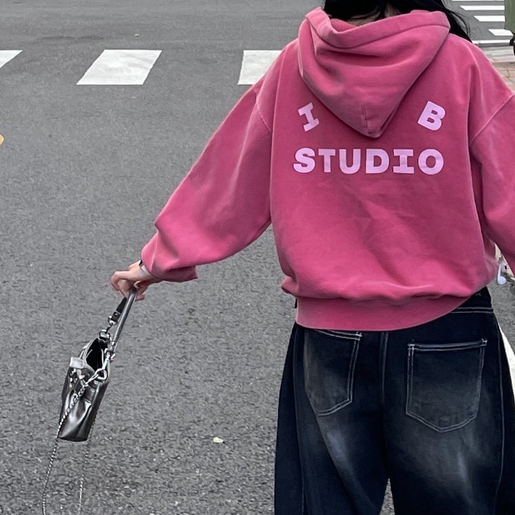 IAB Studio Pigment Hoodie & Sack Coral, Adidas Superstar 82 Black White 착용 스타일 - 2