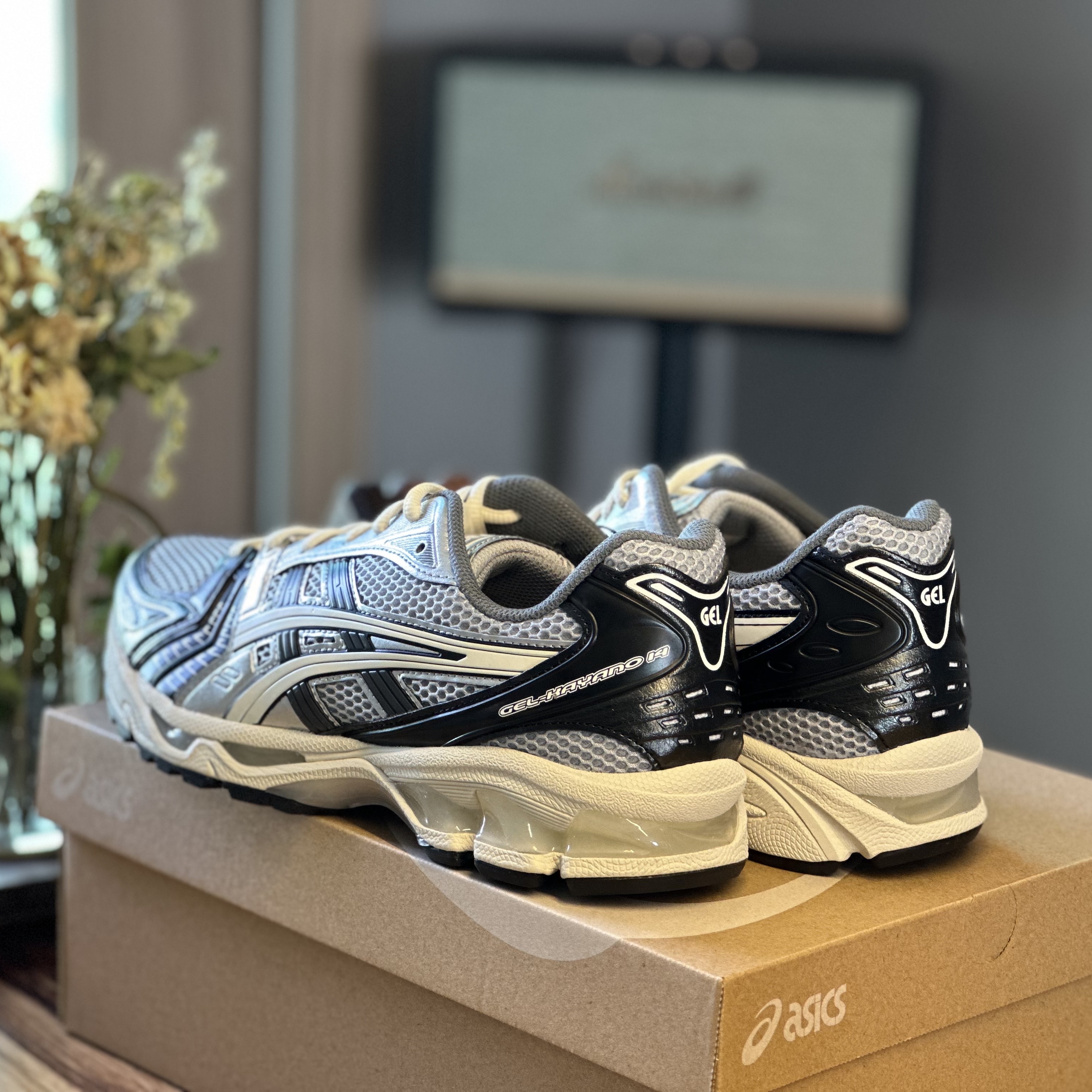 Asics Gel-Kayano 14 Black Glacier Grey 착용 스타일 - 5